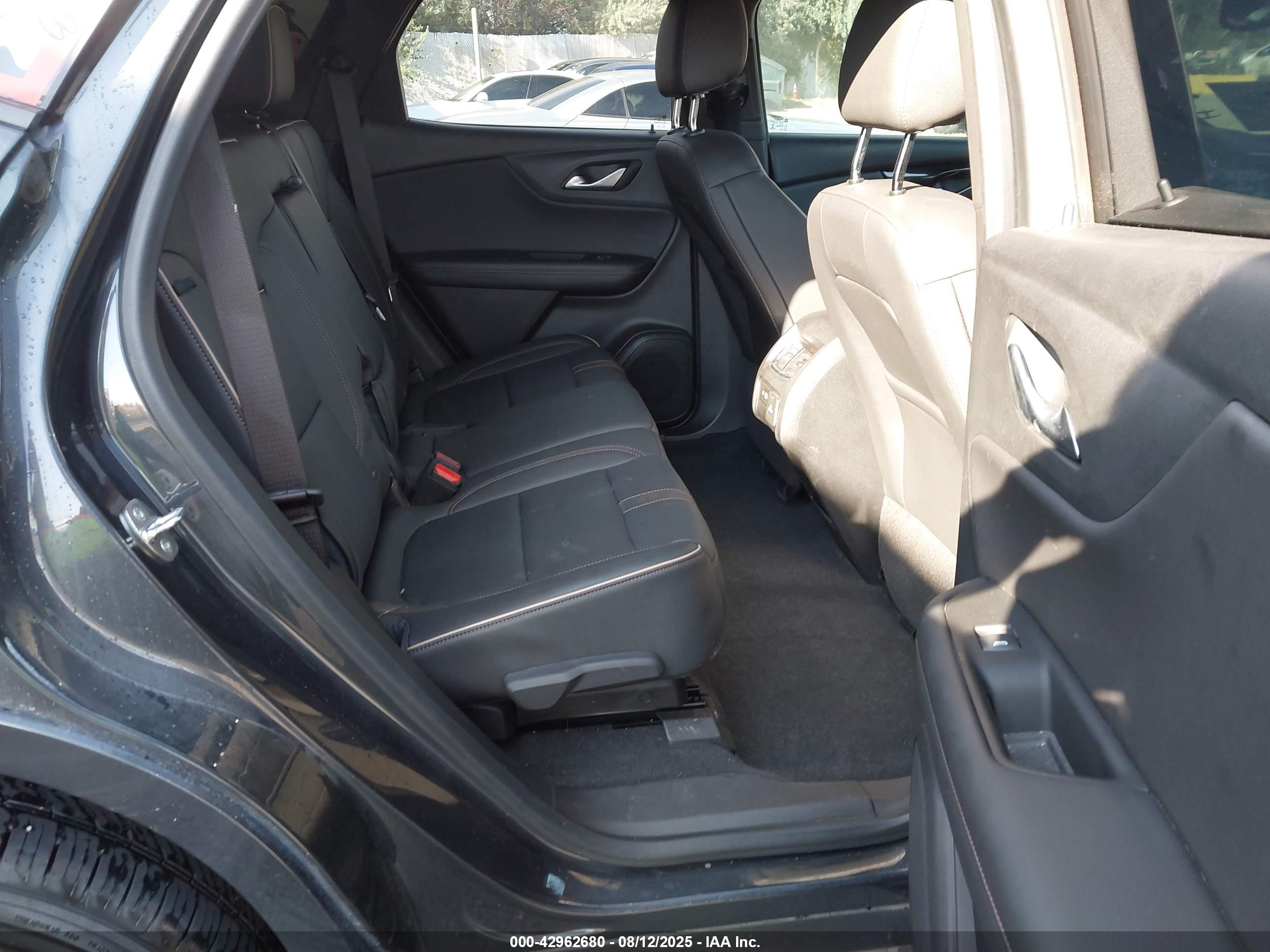 CHEVROLET BLAZER image 8