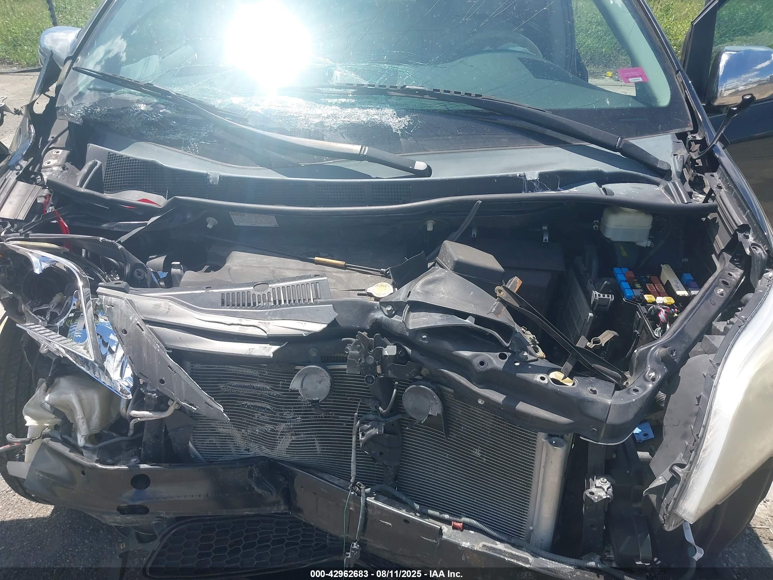 TOYOTA SIENNA image 10