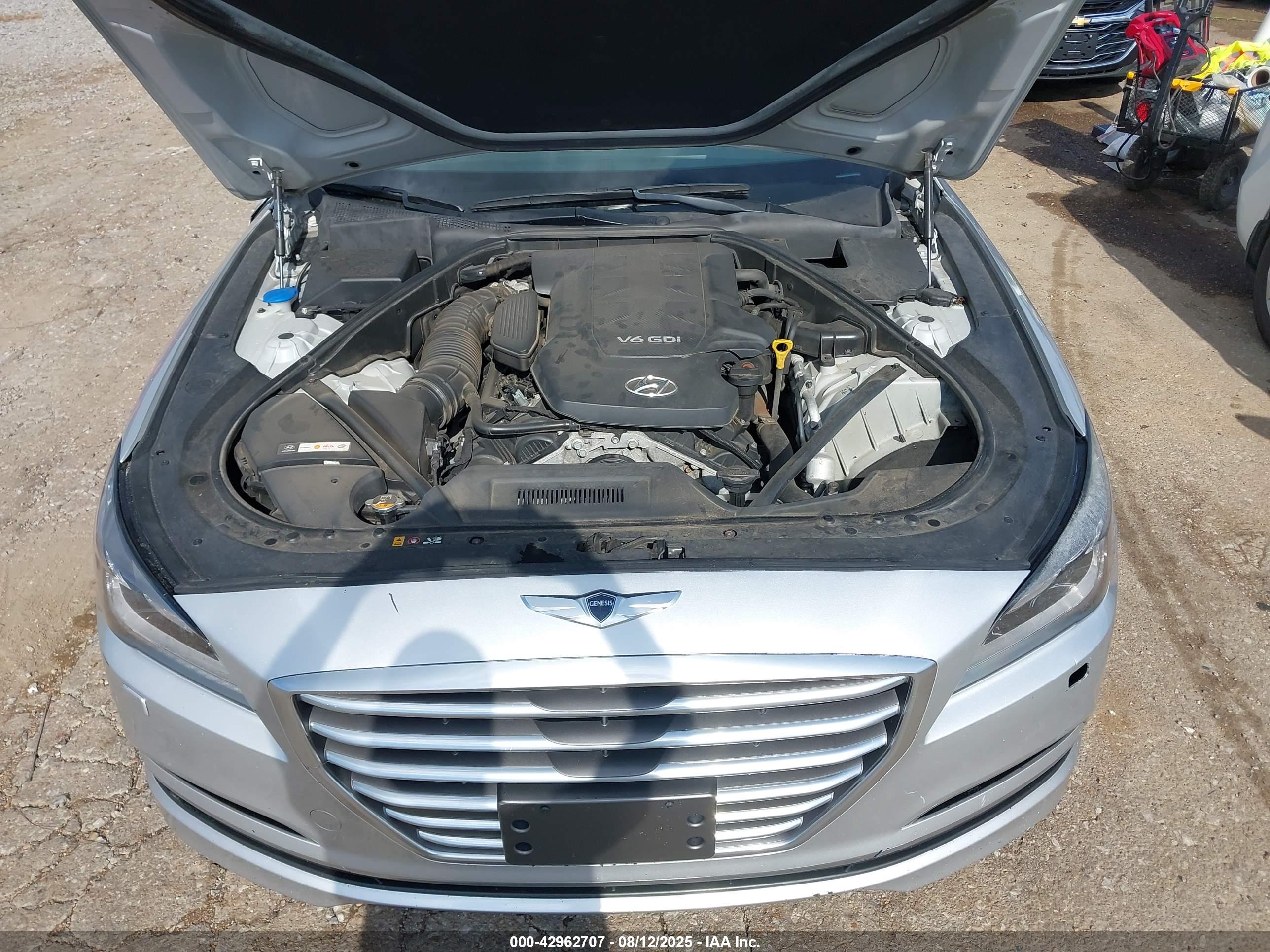 HYUNDAI GENESIS image 10