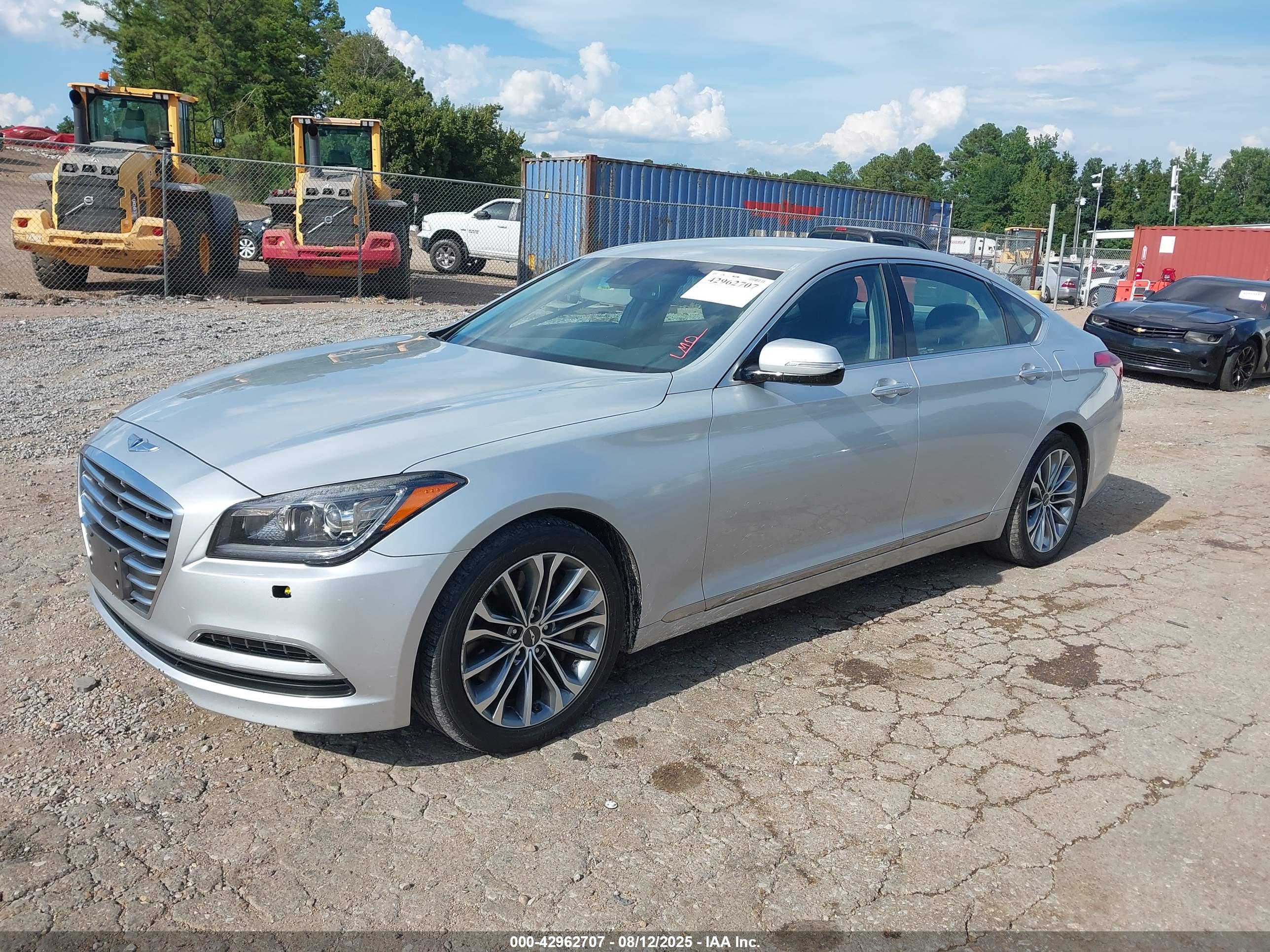 HYUNDAI GENESIS image 2