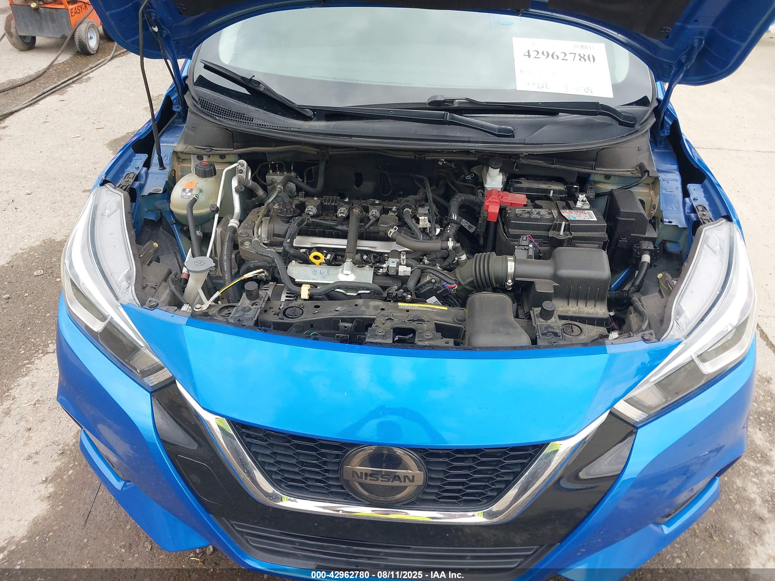 NISSAN VERSA image 10