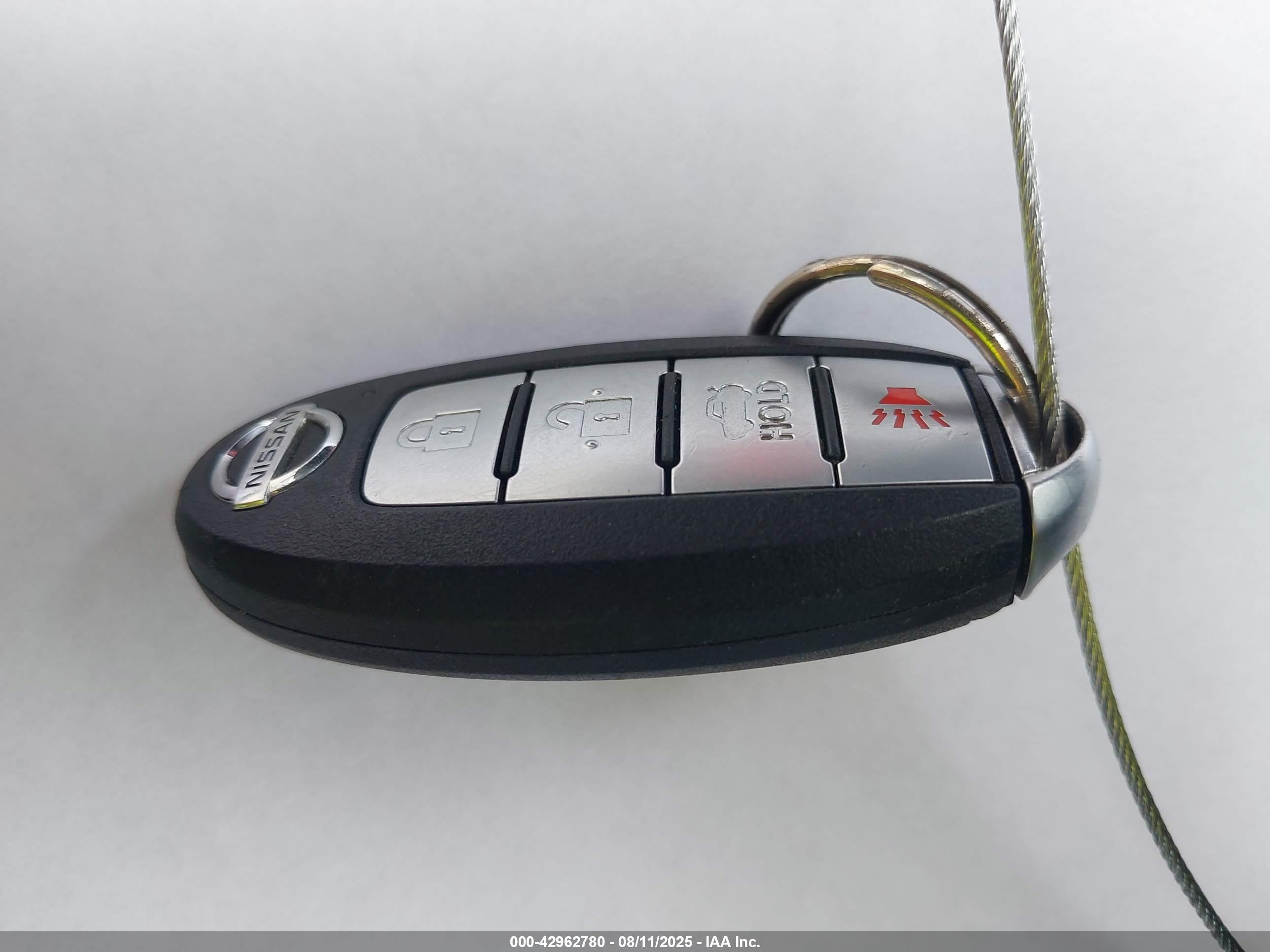 NISSAN VERSA image 11