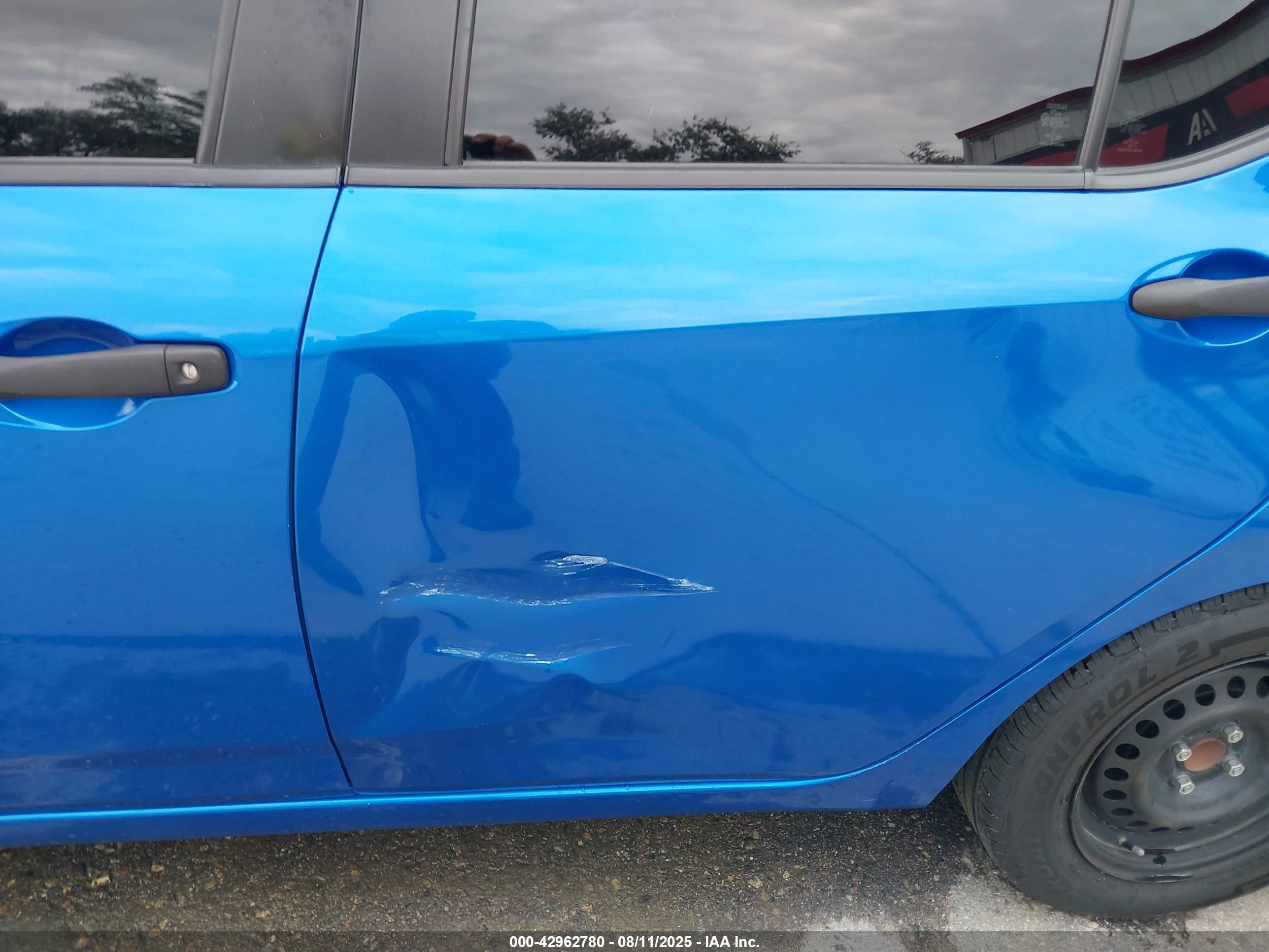 NISSAN VERSA image 6