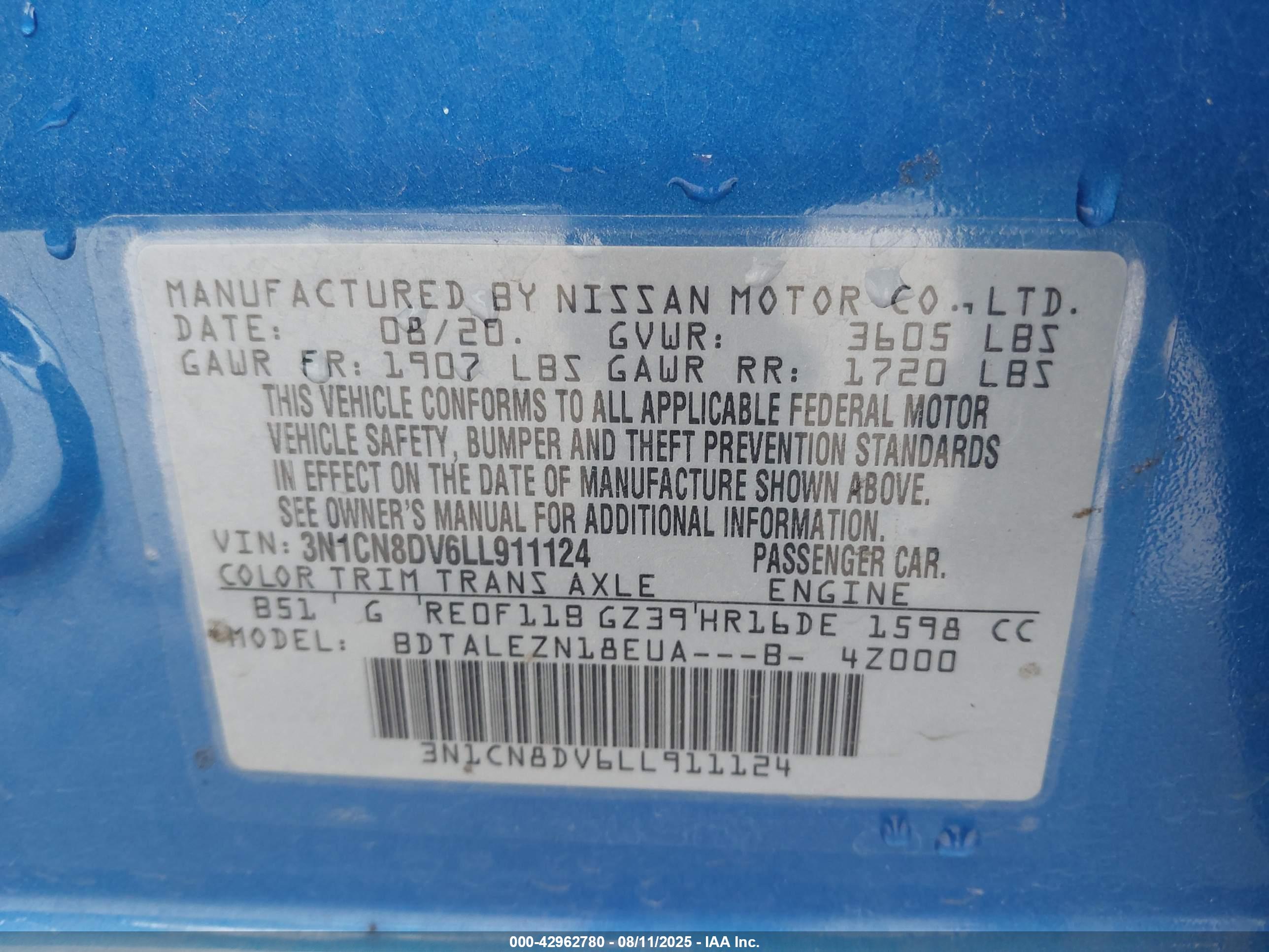 NISSAN VERSA image 9