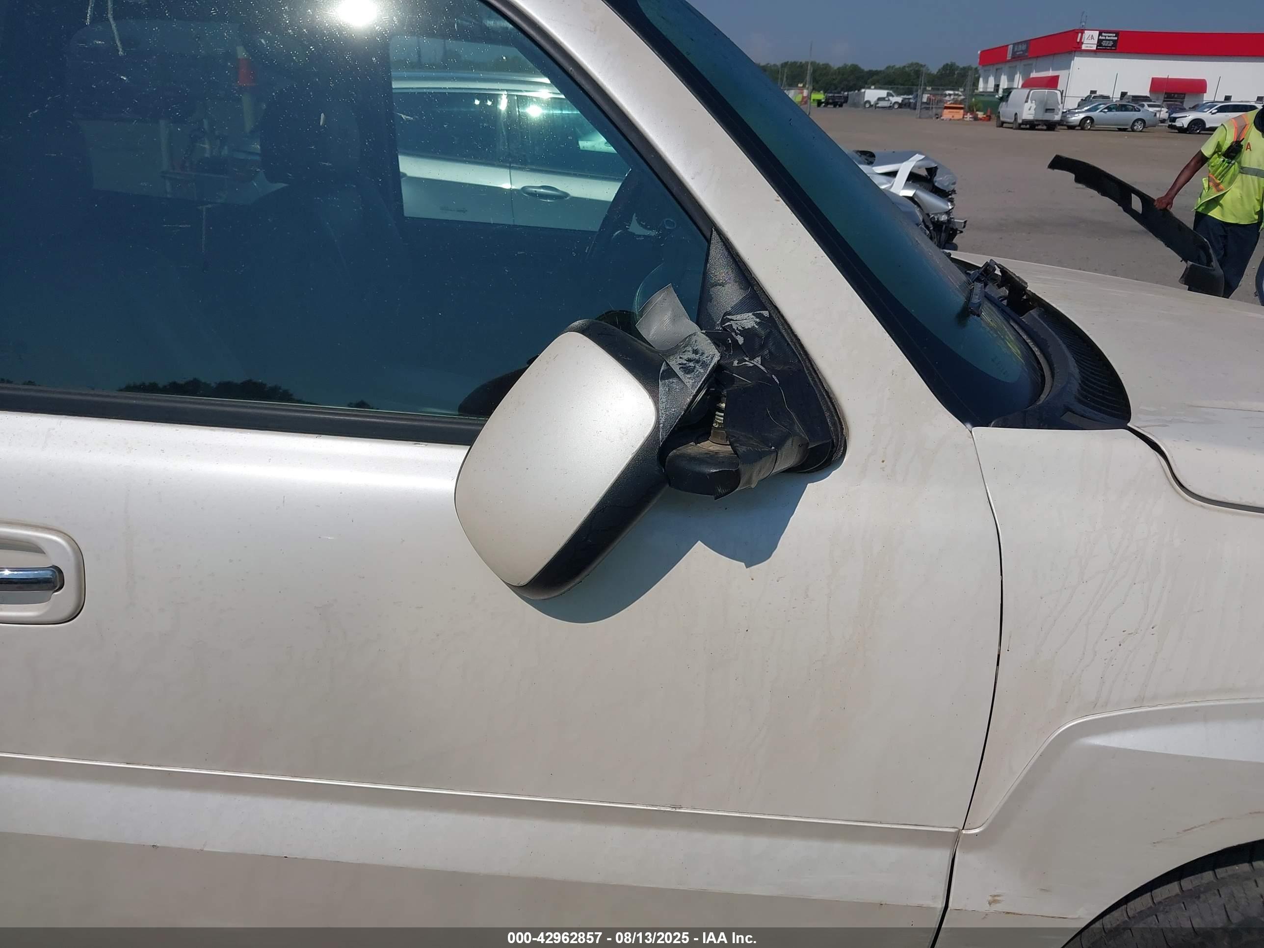 CADILLAC ESCALADE image 6