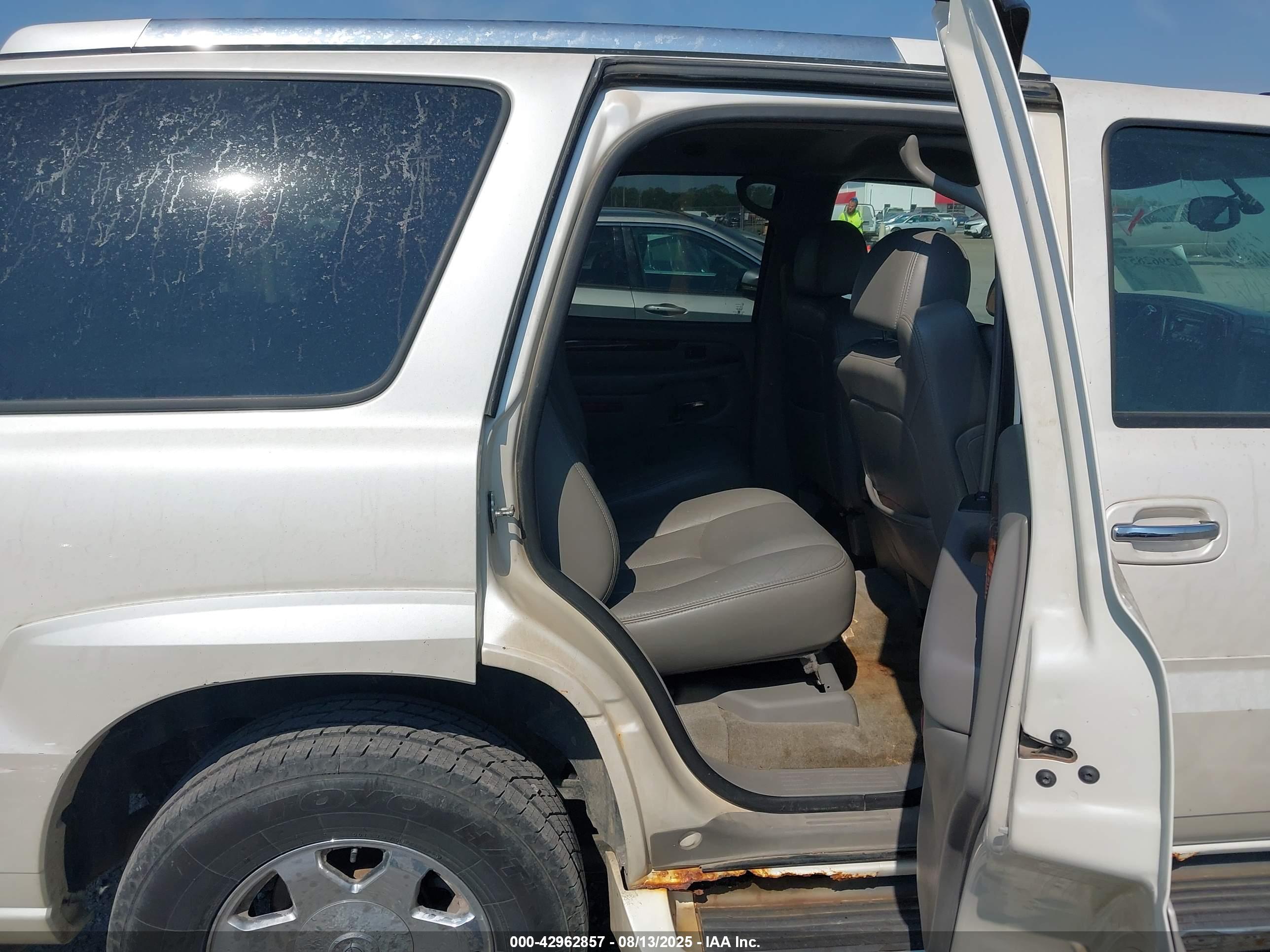 CADILLAC ESCALADE image 8
