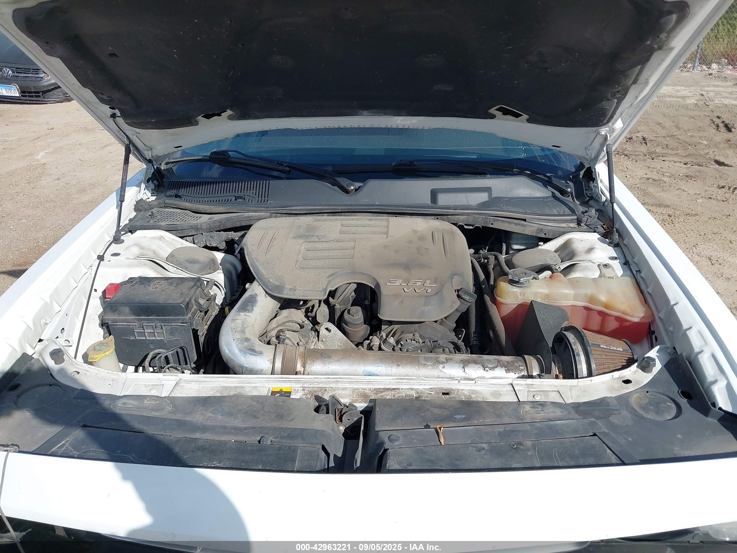 DODGE CHALLENGER image 10