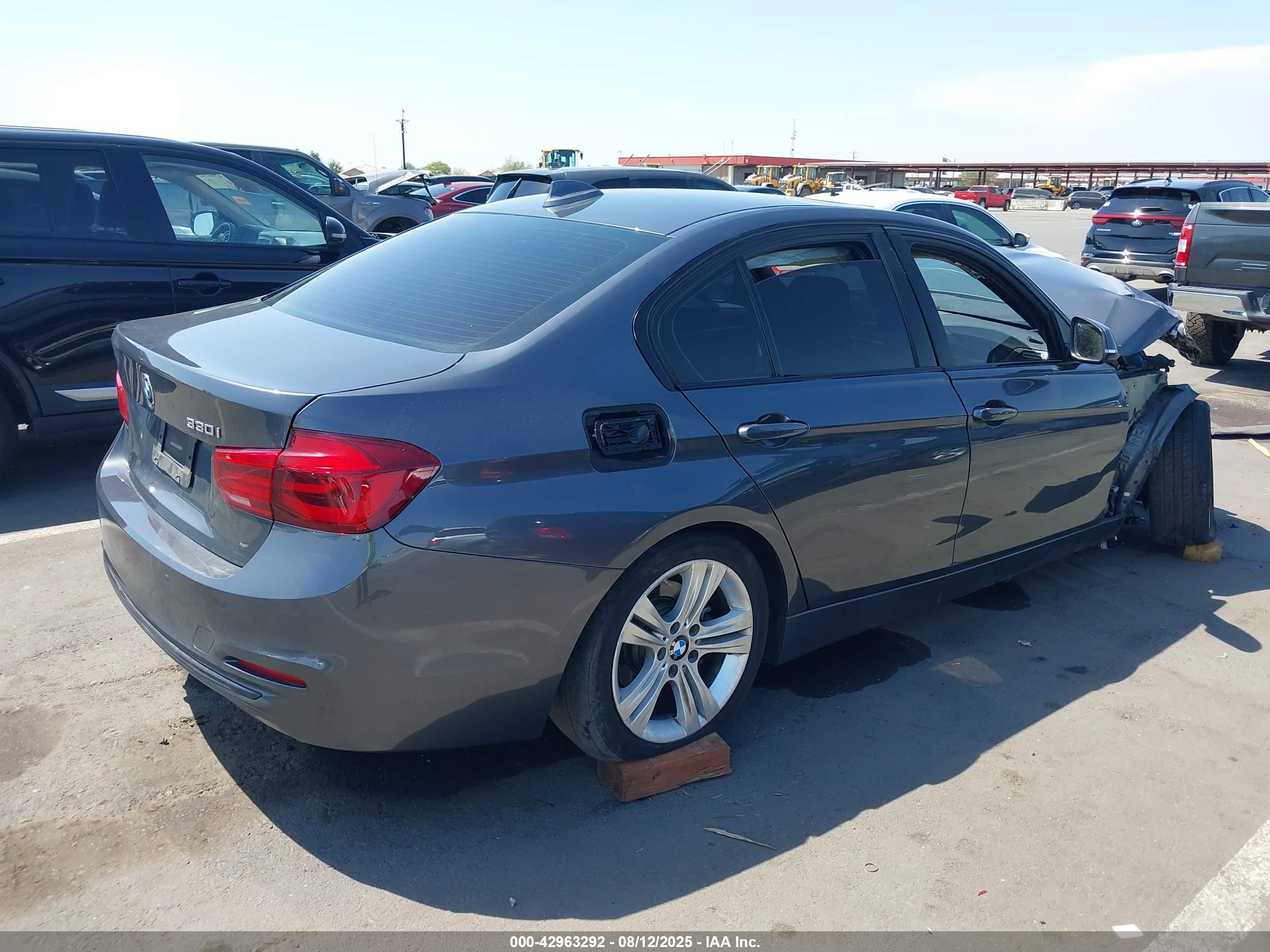 BMW 330I image 4