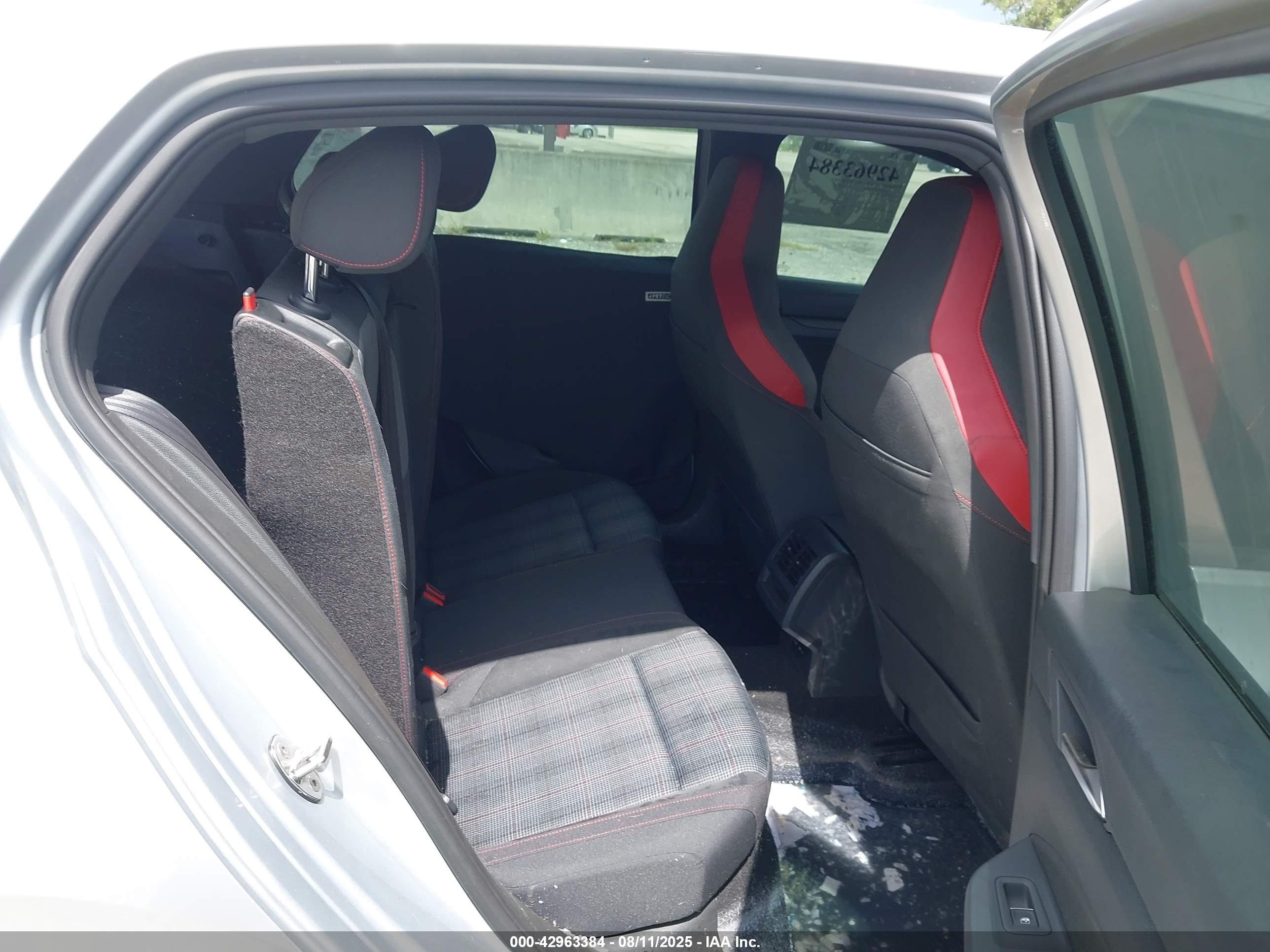 VOLKSWAGEN GOLF image 8