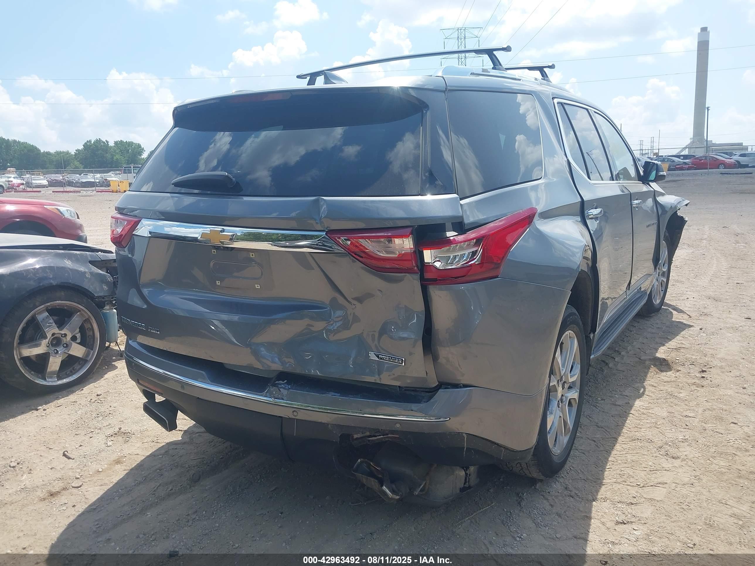 CHEVROLET TRAVERSE image 4