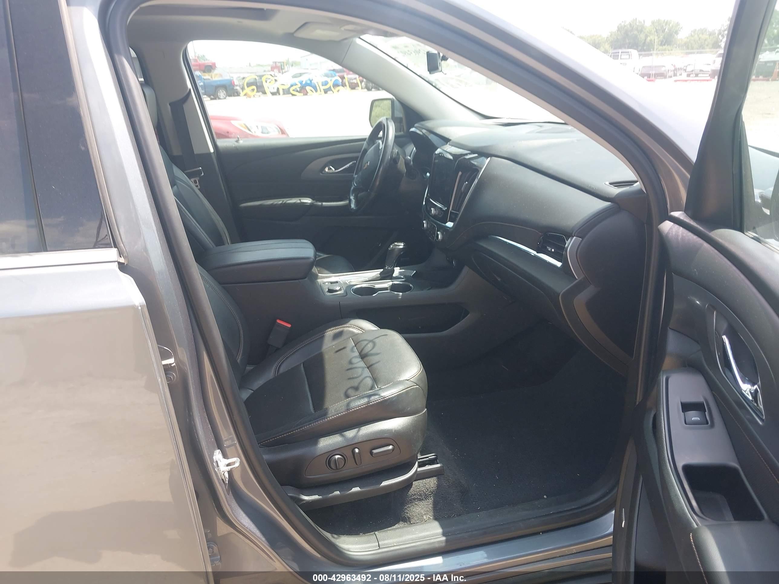 CHEVROLET TRAVERSE image 5