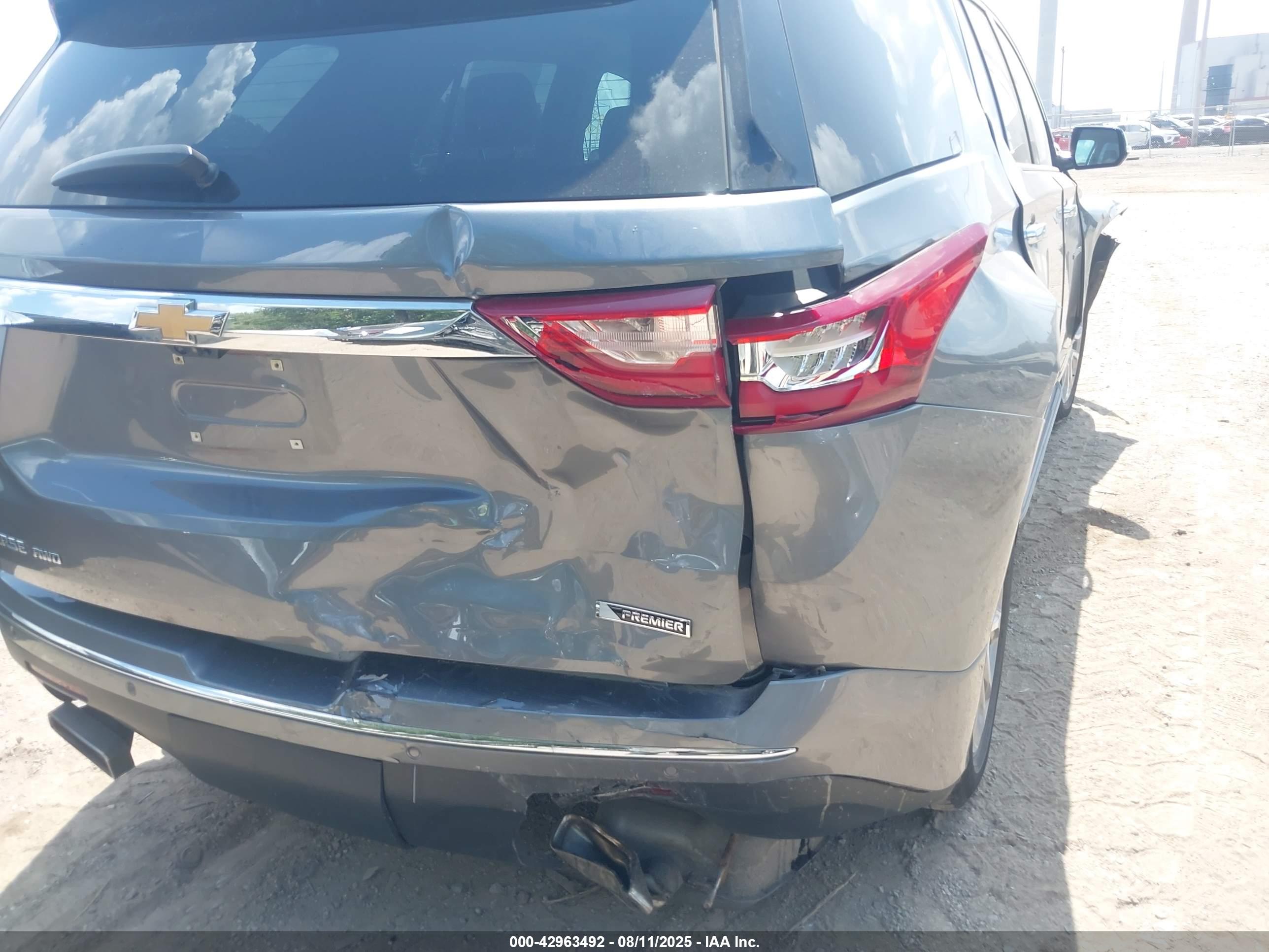 CHEVROLET TRAVERSE image 6