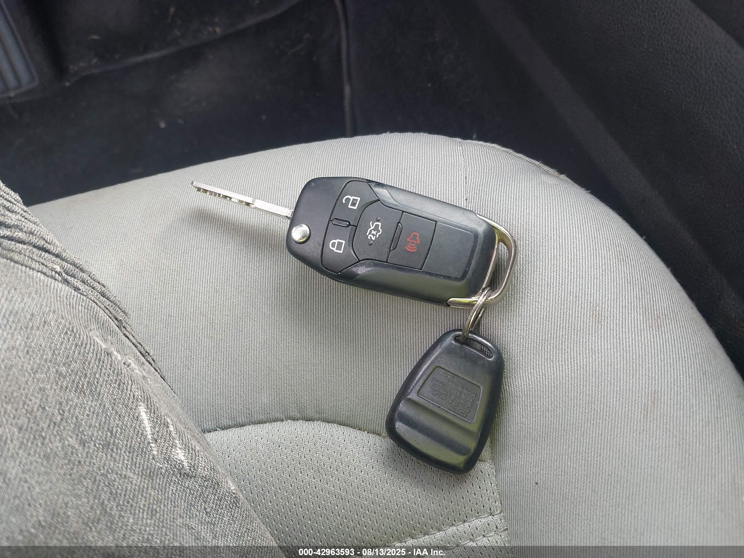 FORD FUSION image 11