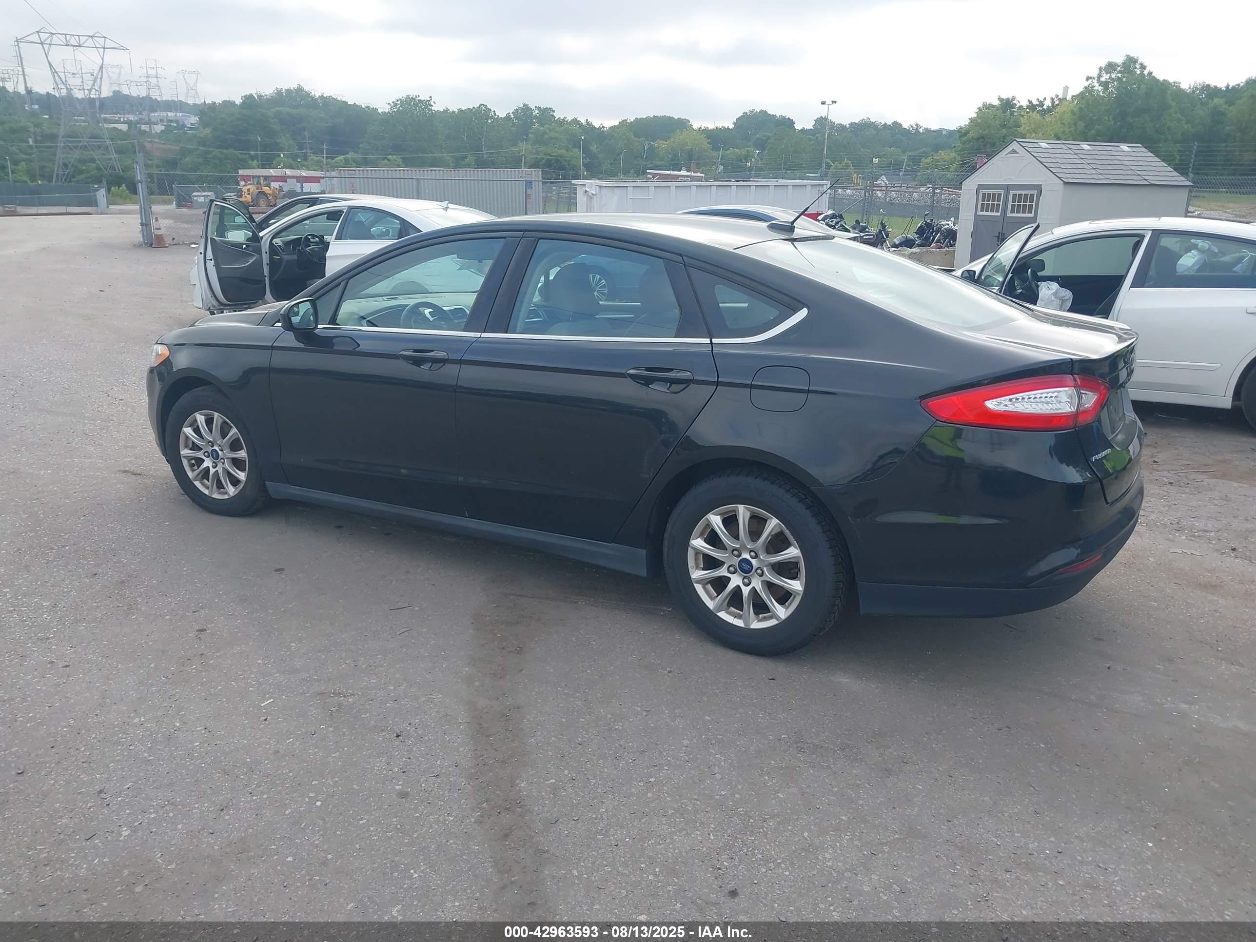 FORD FUSION image 3