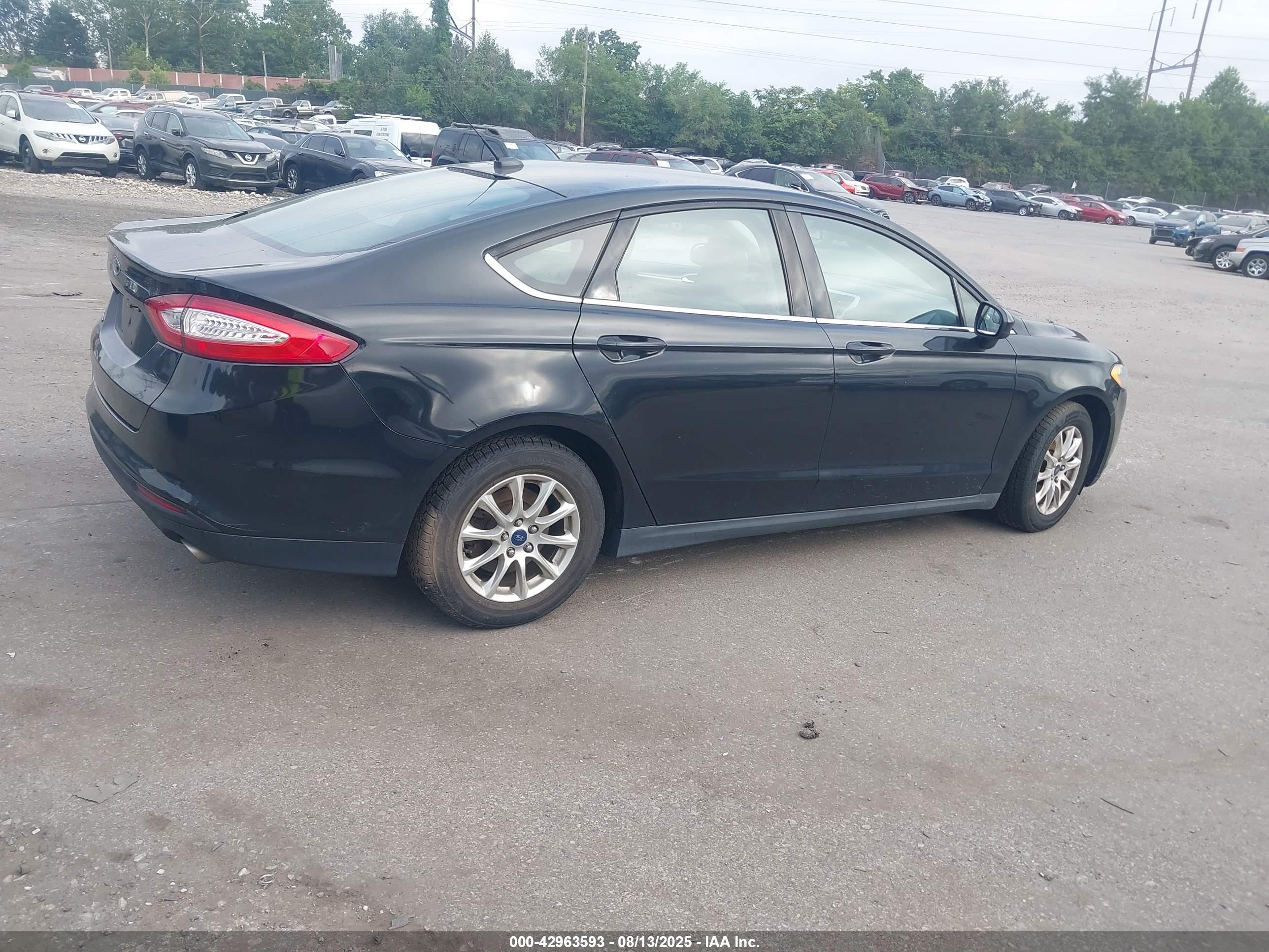 FORD FUSION image 4