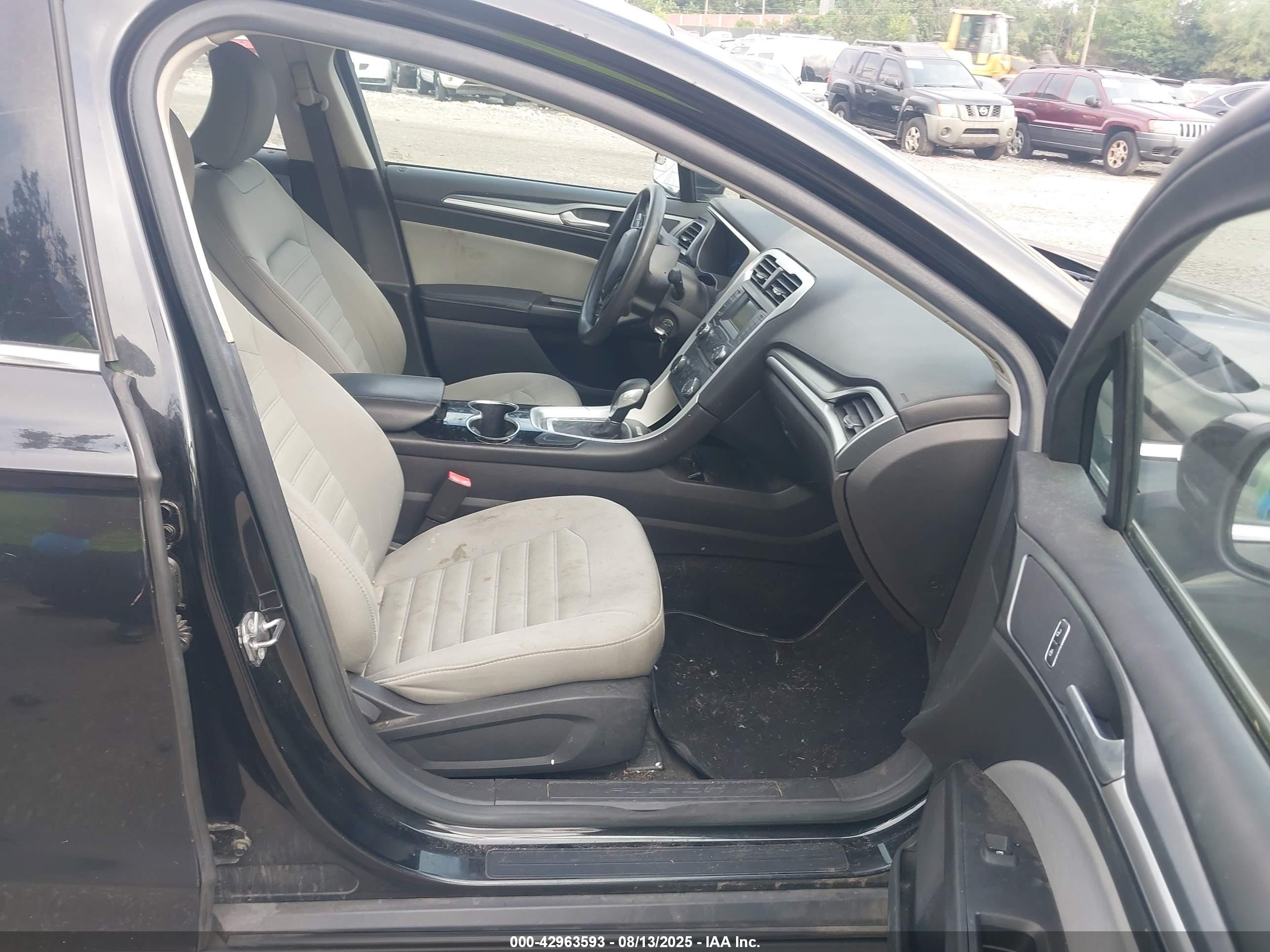 FORD FUSION image 5