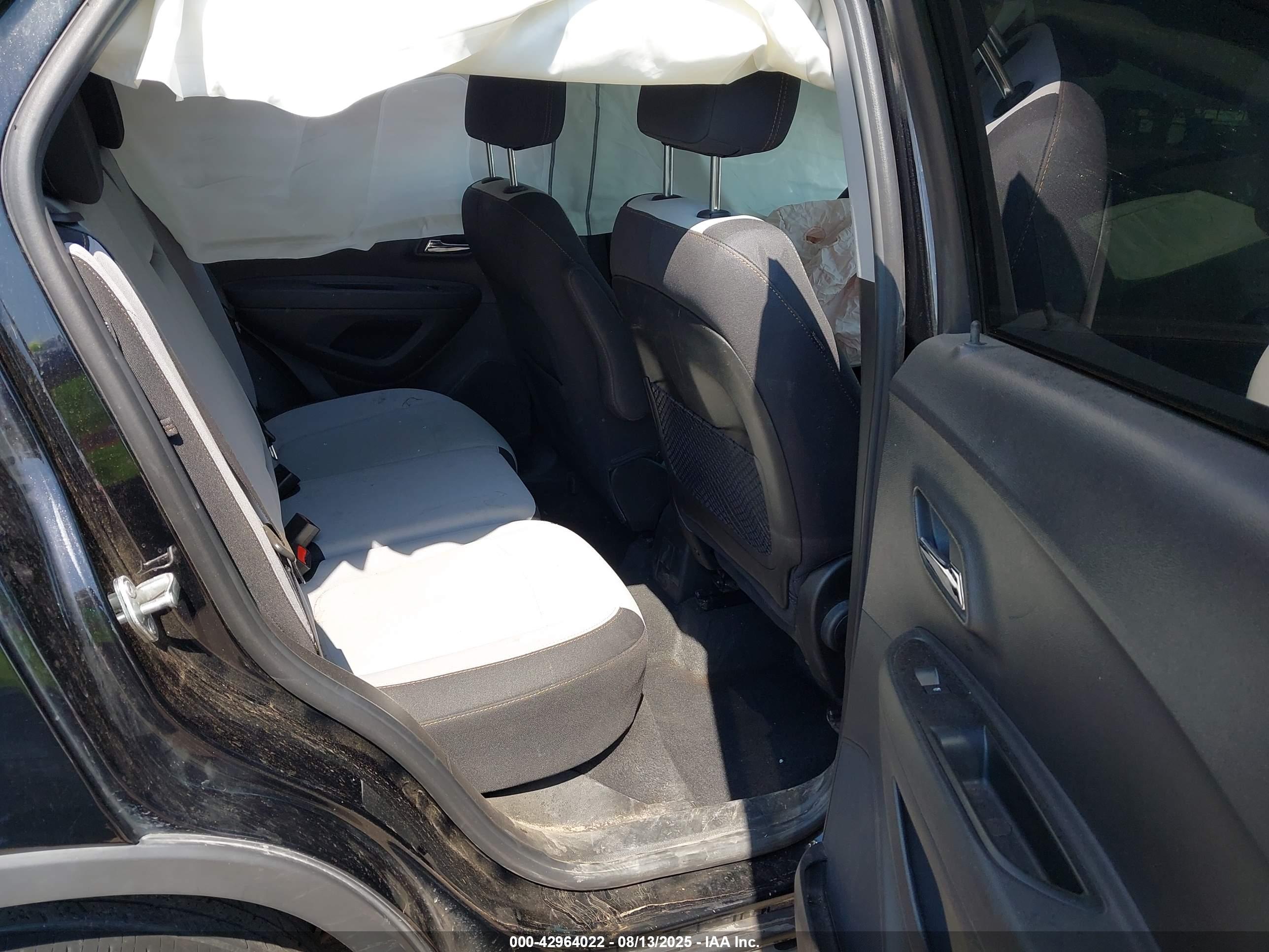 CHEVROLET TRAX image 8