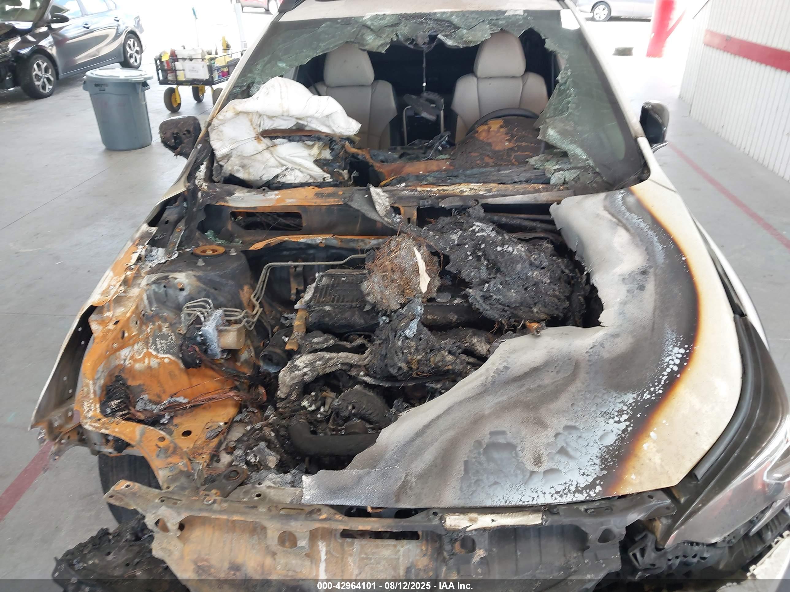 SUBARU OUTBACK image 6