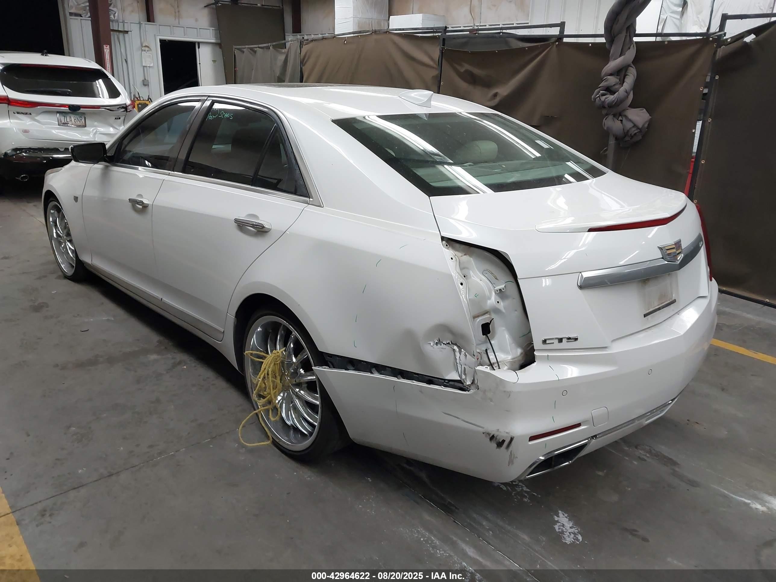 CADILLAC CTS image 3