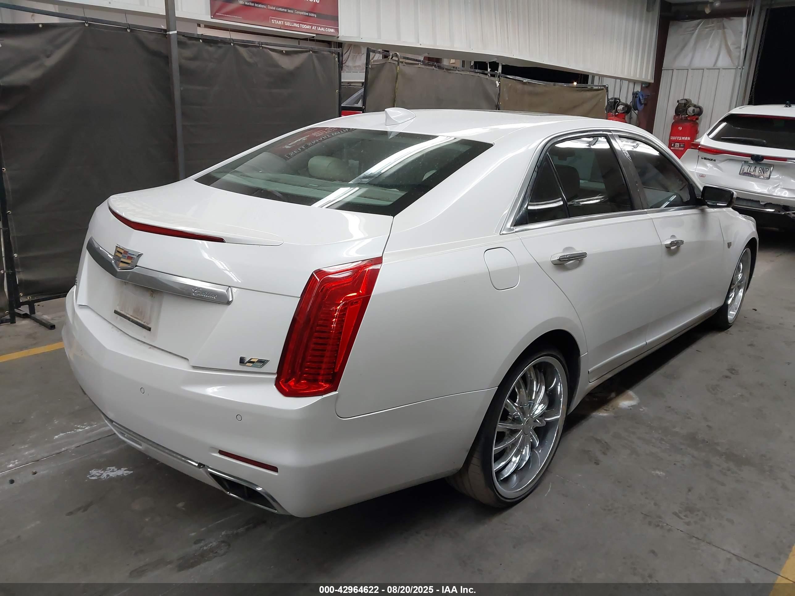 CADILLAC CTS image 4