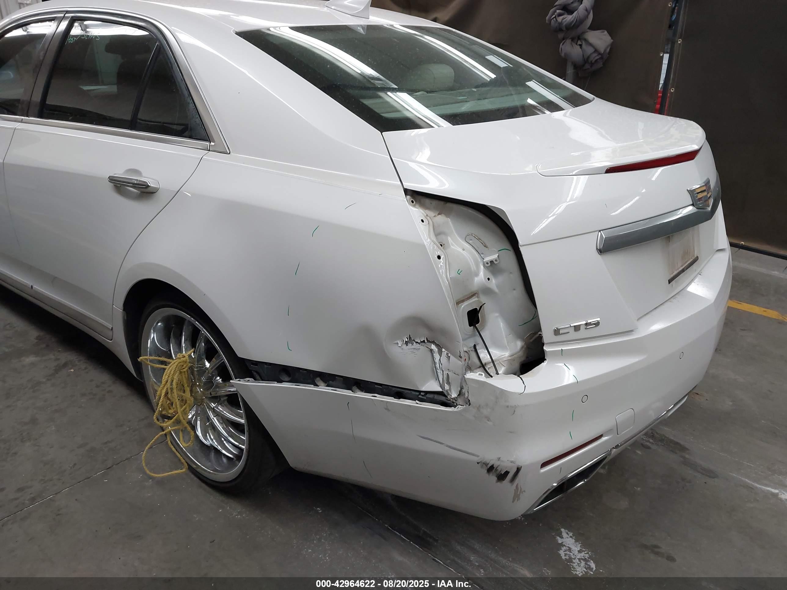 CADILLAC CTS image 6