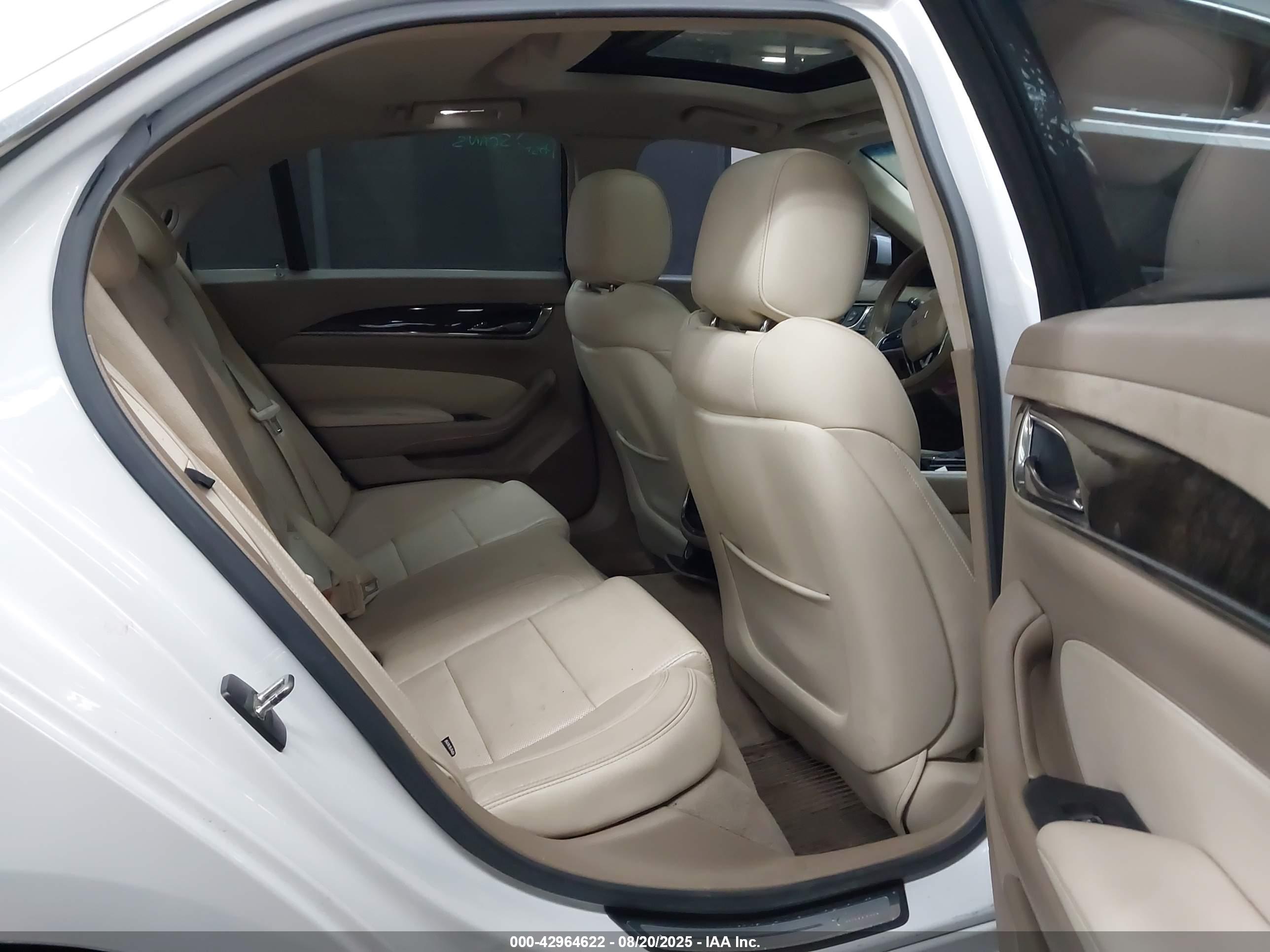 CADILLAC CTS image 8