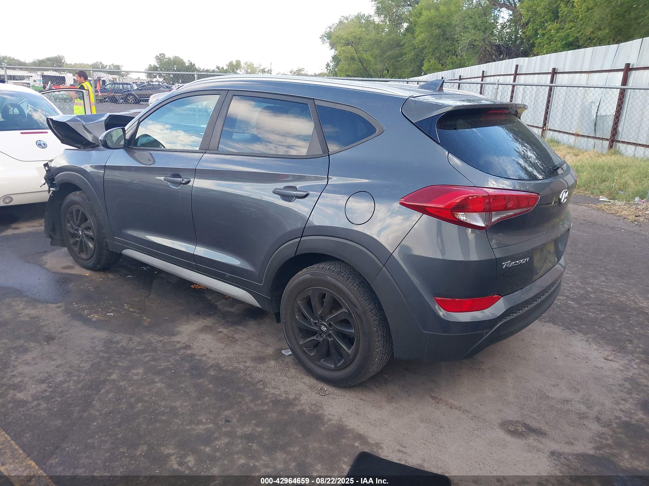 HYUNDAI TUCSON image 3