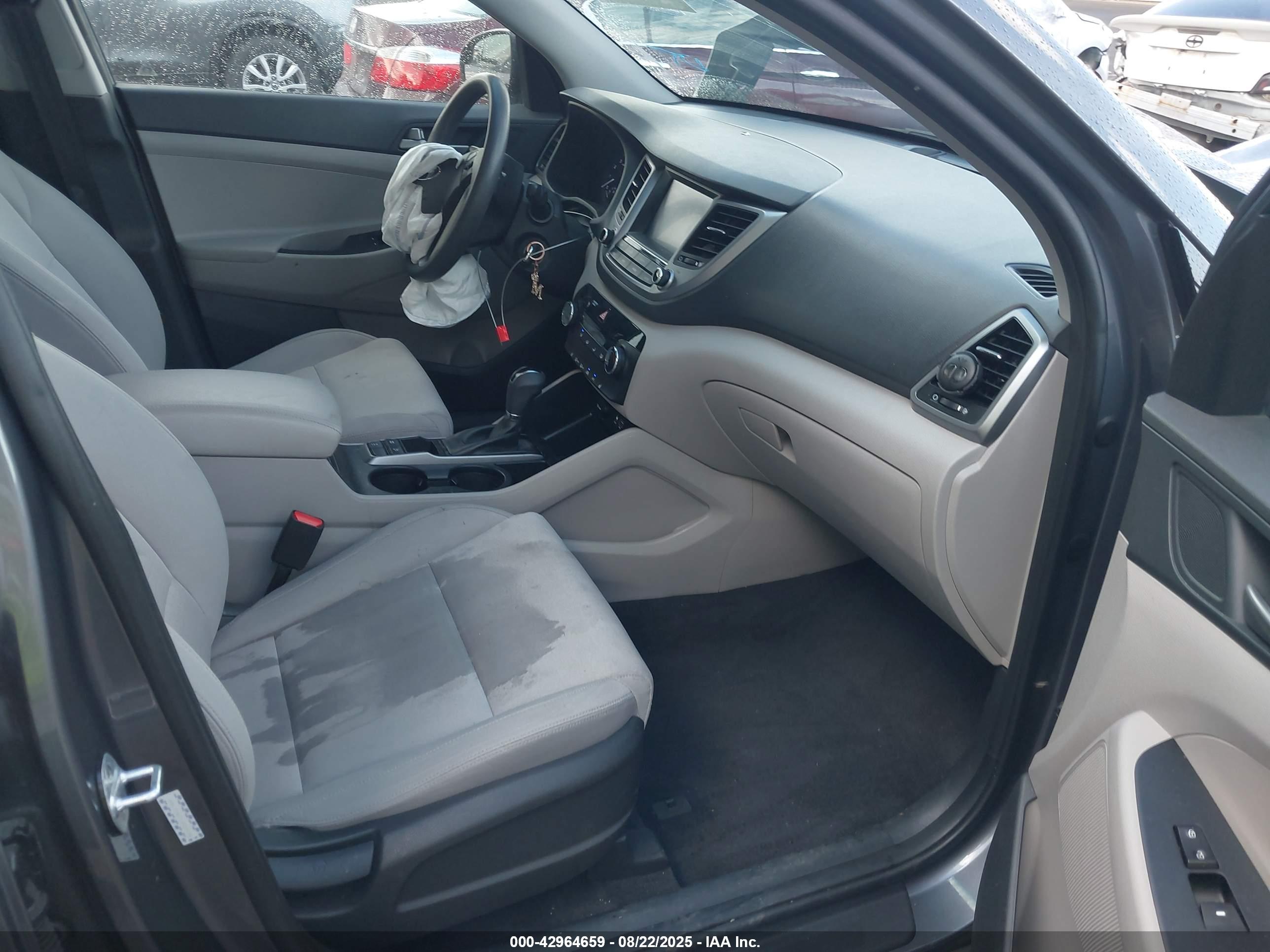 HYUNDAI TUCSON image 5