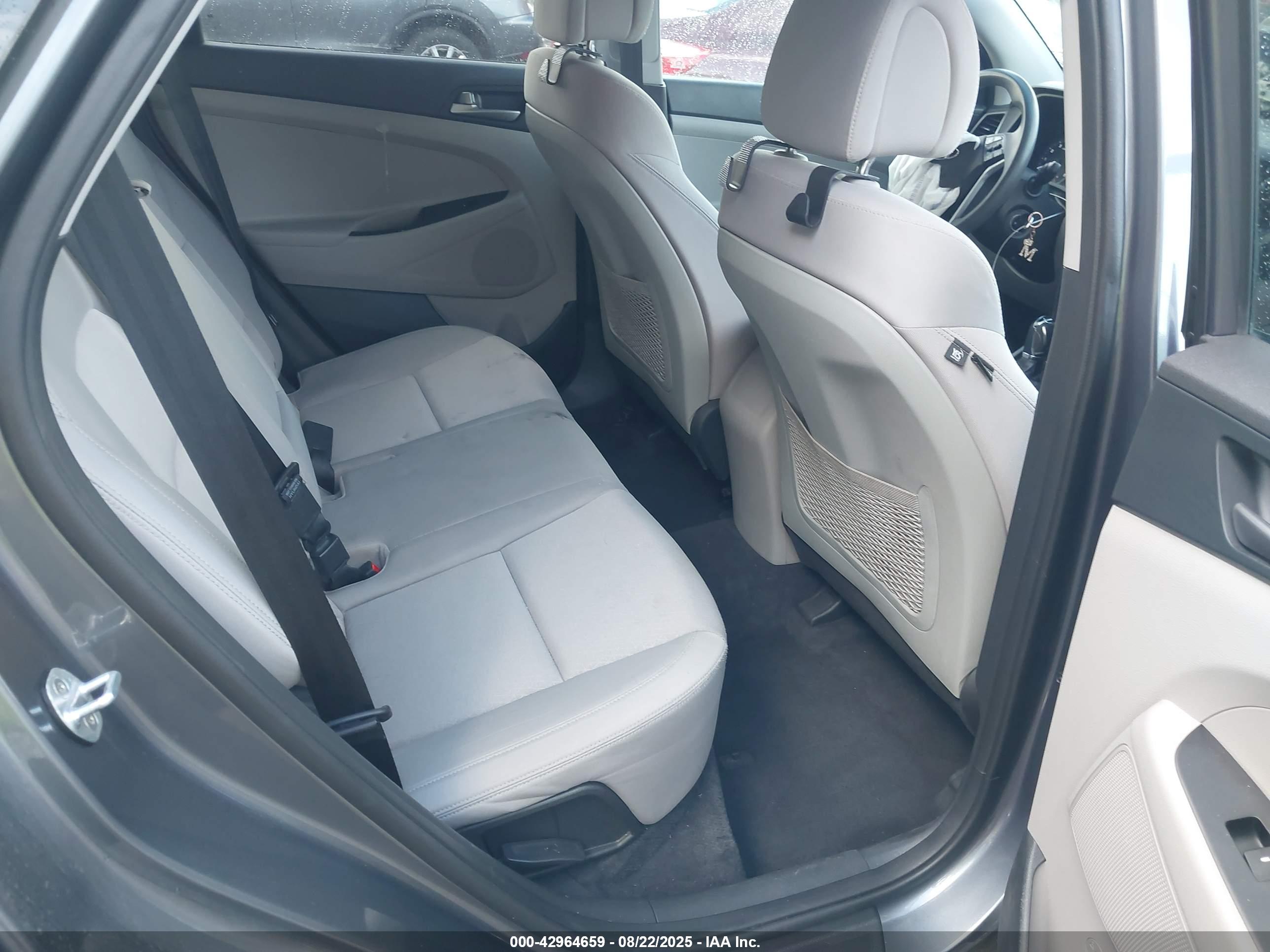 HYUNDAI TUCSON image 8