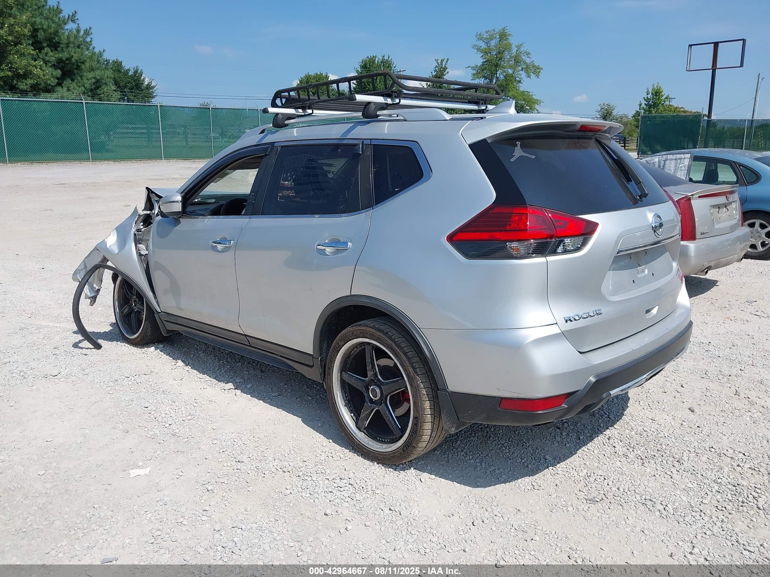 NISSAN ROGUE image 3