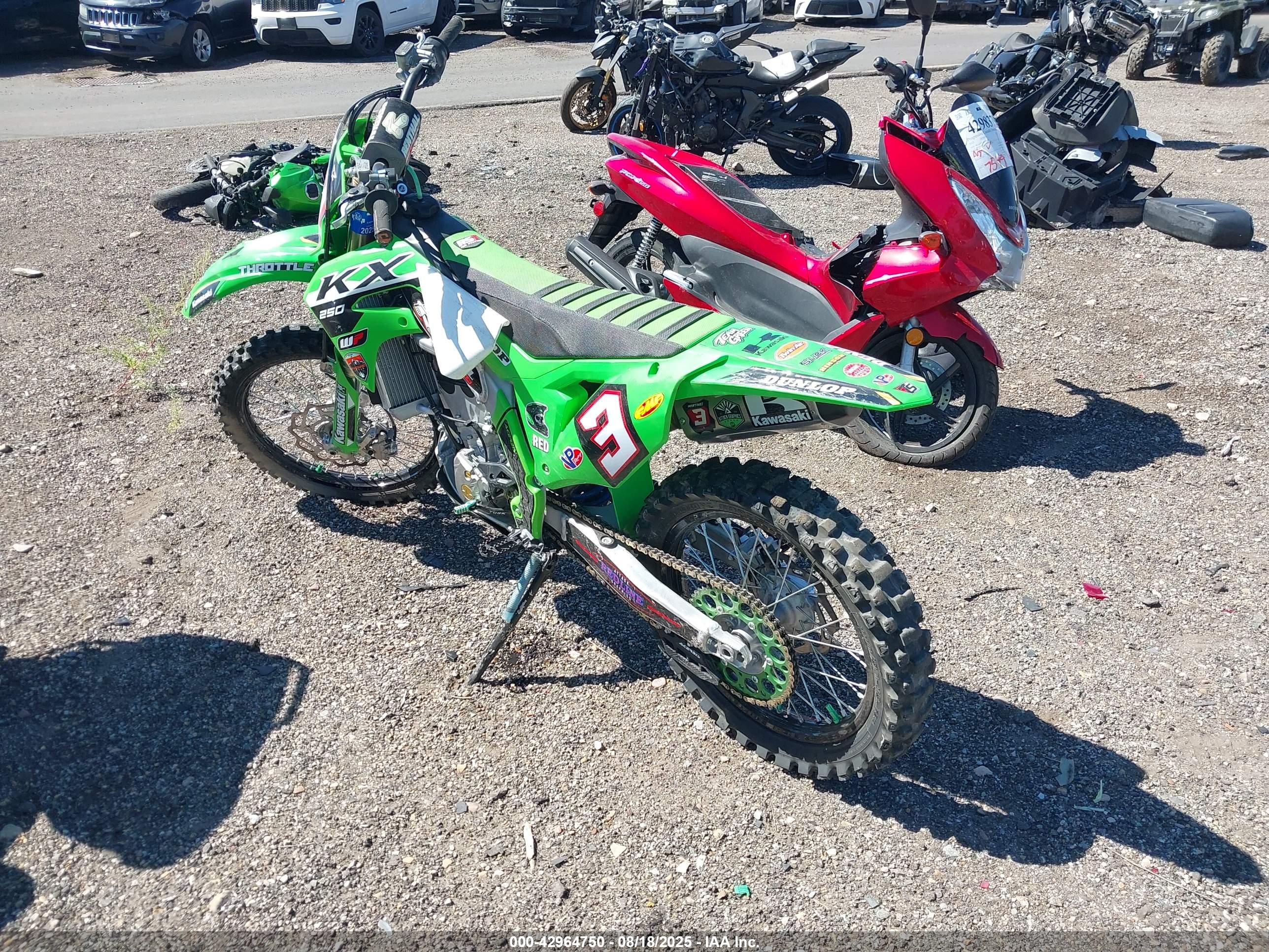KAWASAKI KX252 image 3