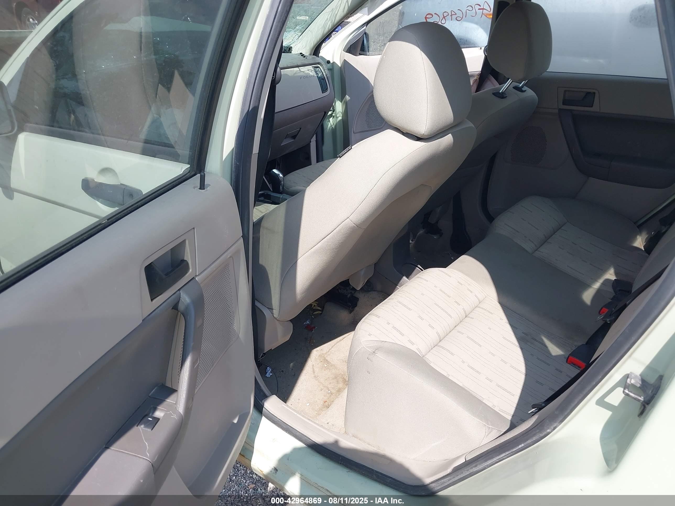 FORD FOCUS image 8