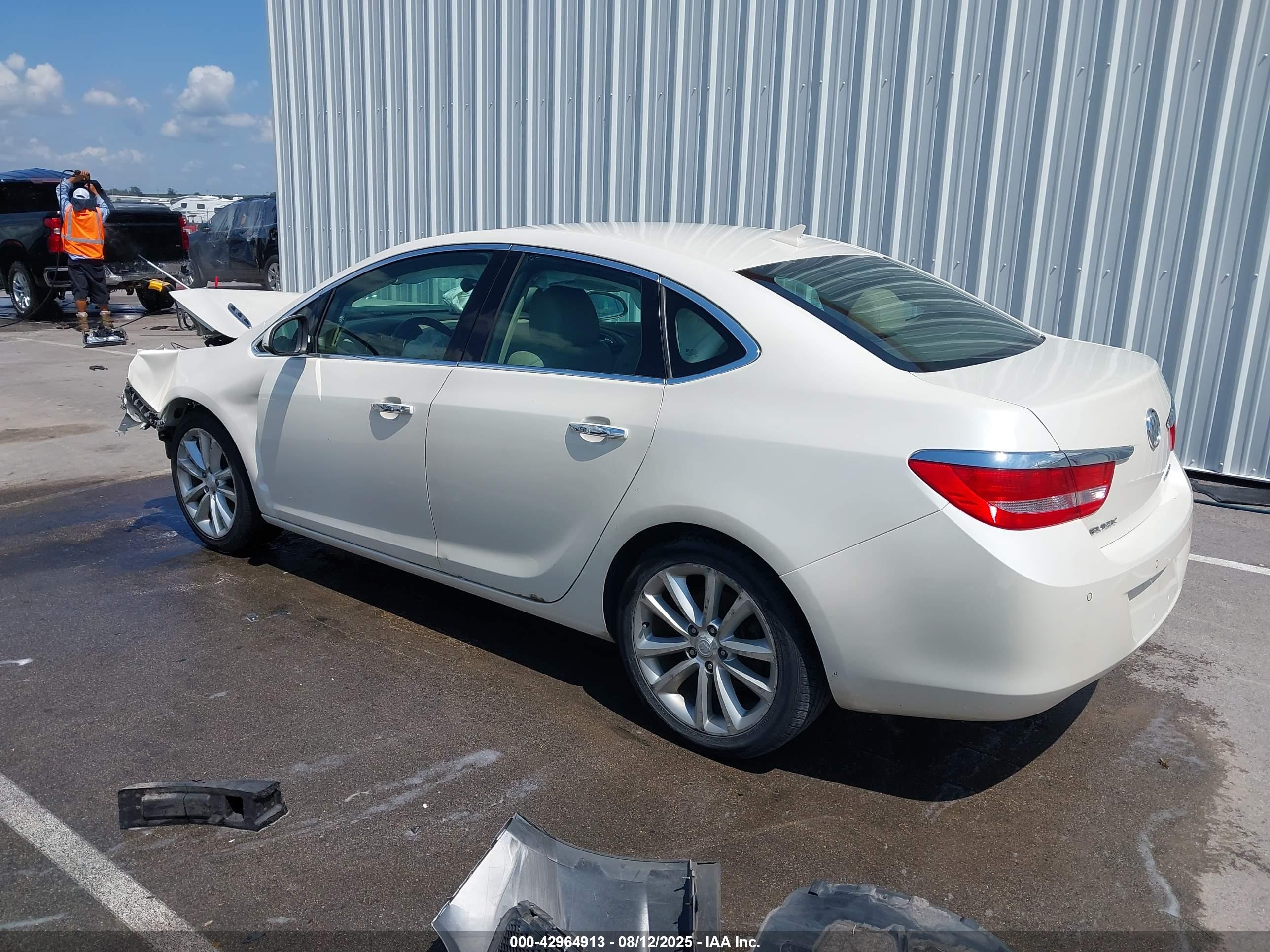 BUICK VERANO image 3
