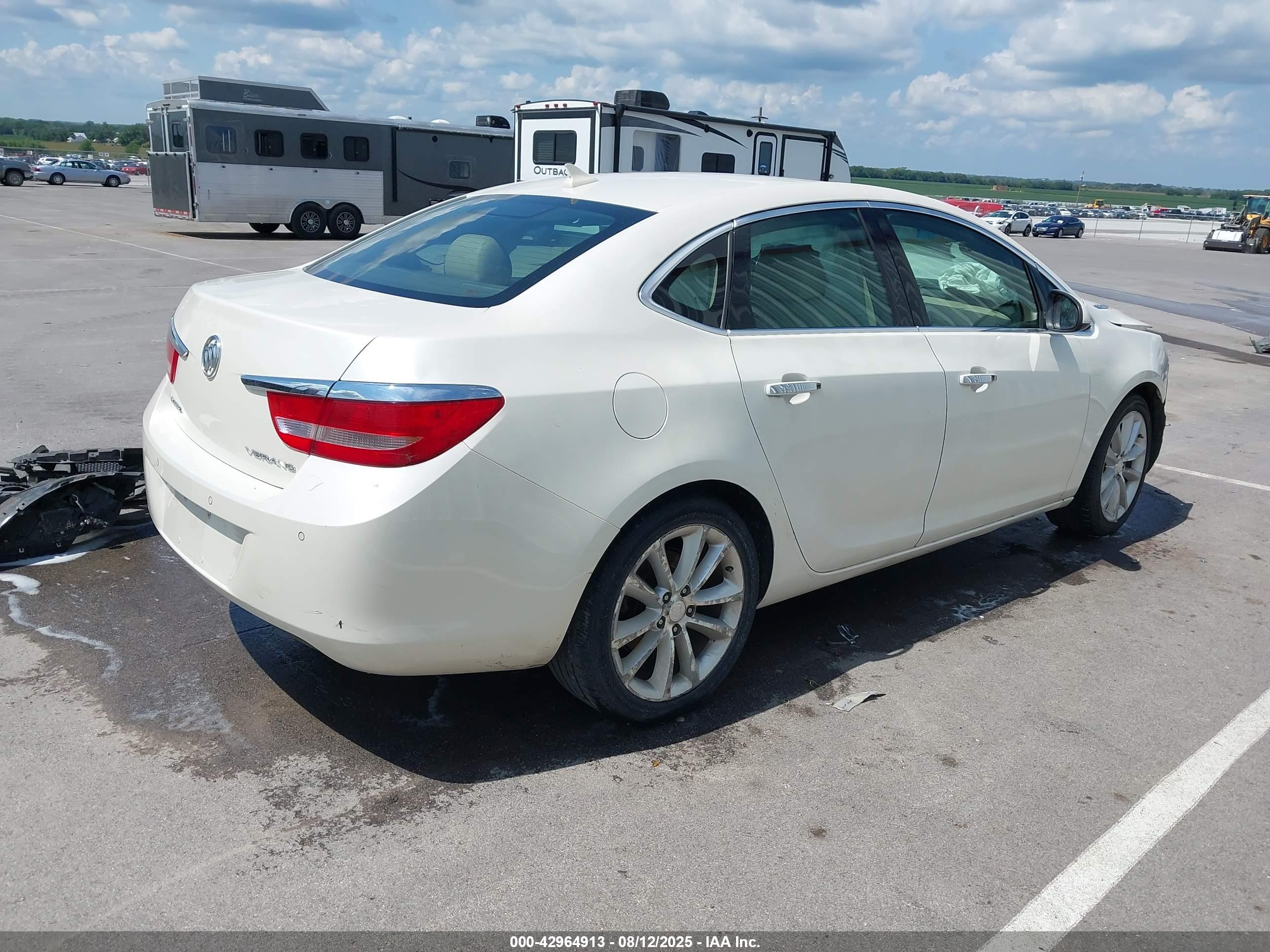 BUICK VERANO image 4