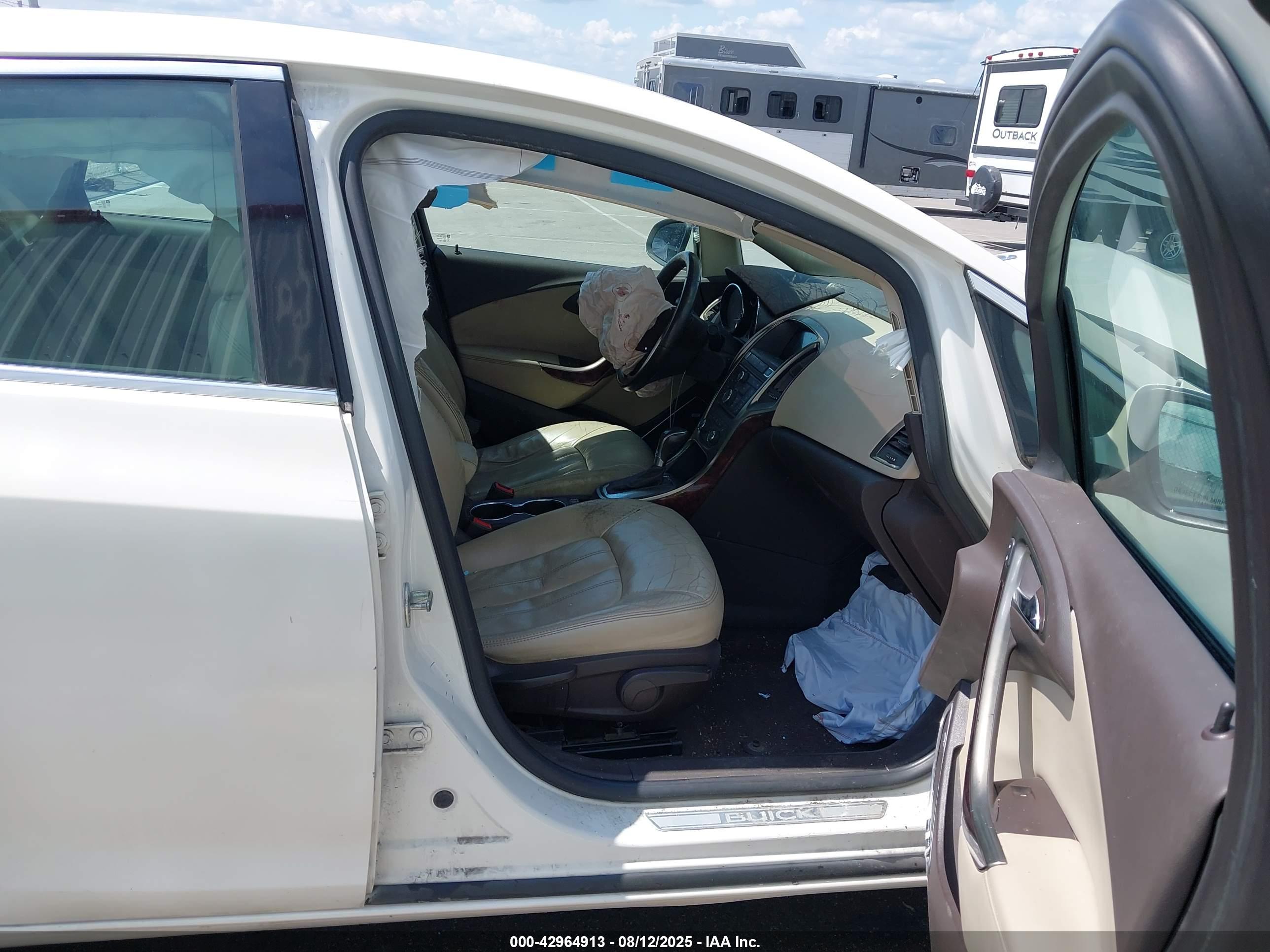 BUICK VERANO image 5