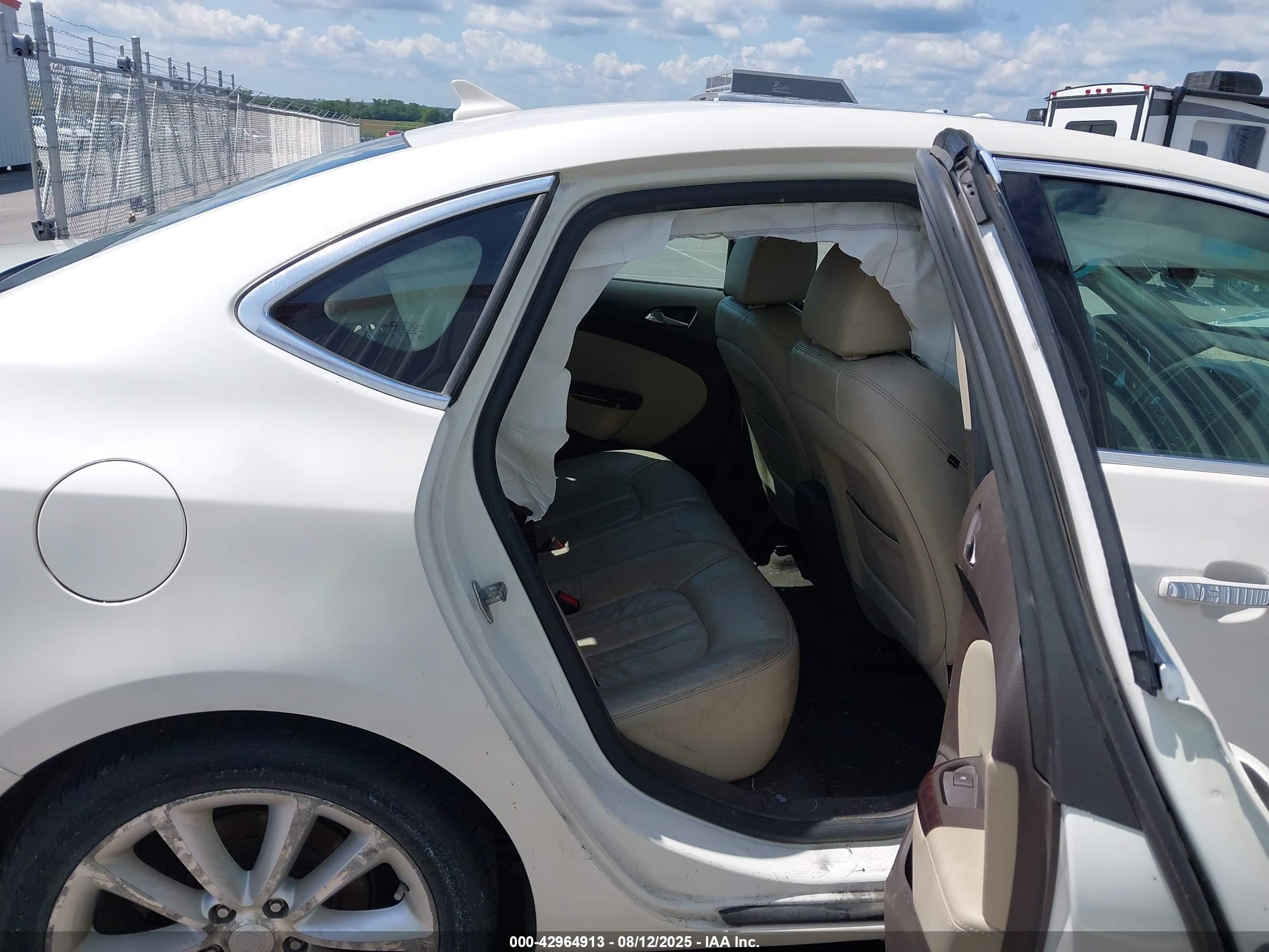 BUICK VERANO image 8