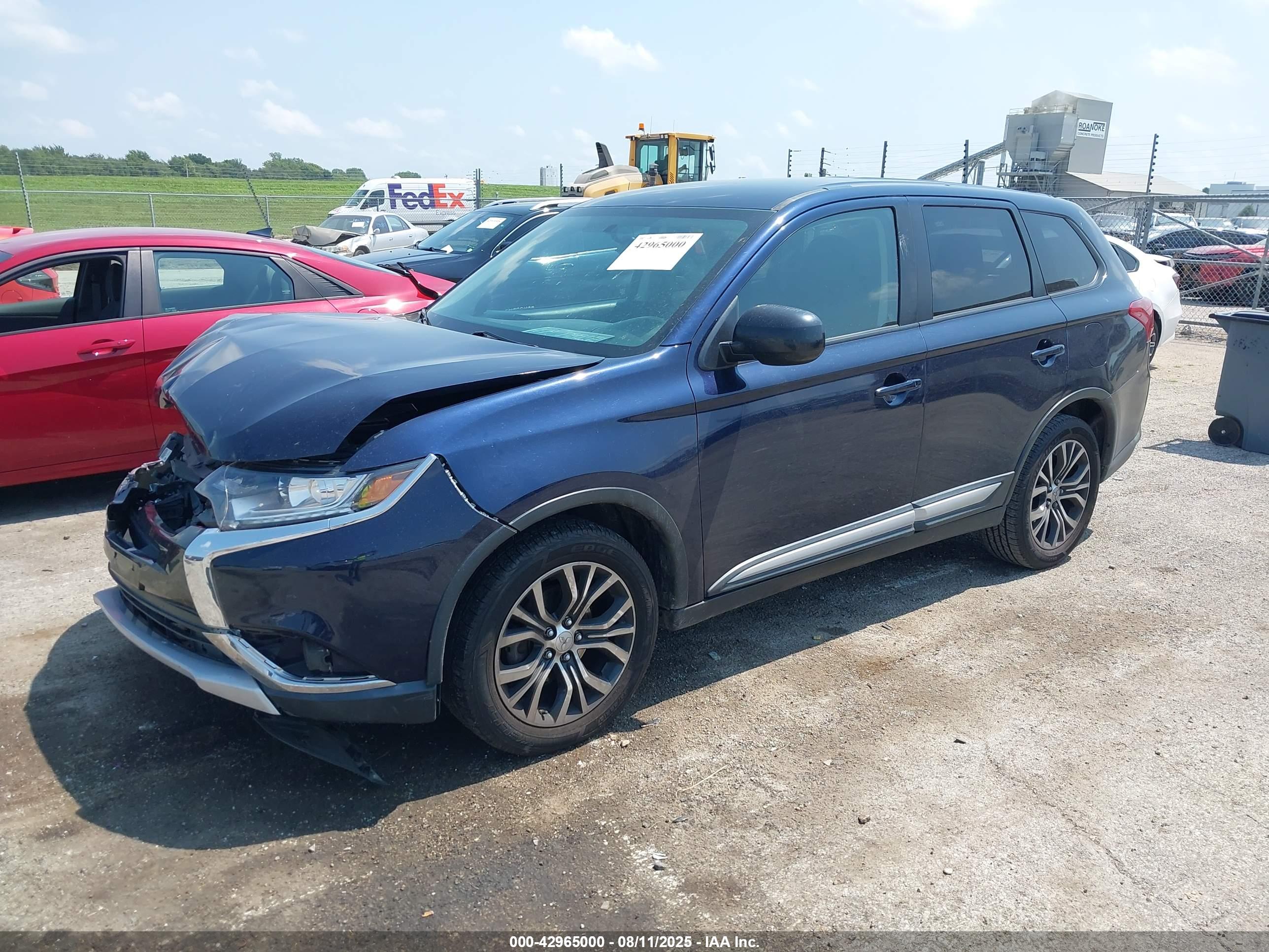 MITSUBISHI OUTLANDER image 2