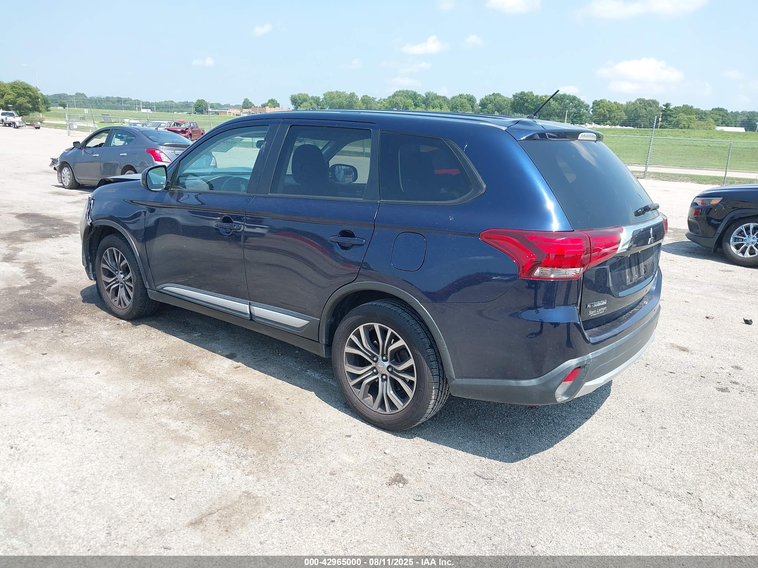 MITSUBISHI OUTLANDER image 3
