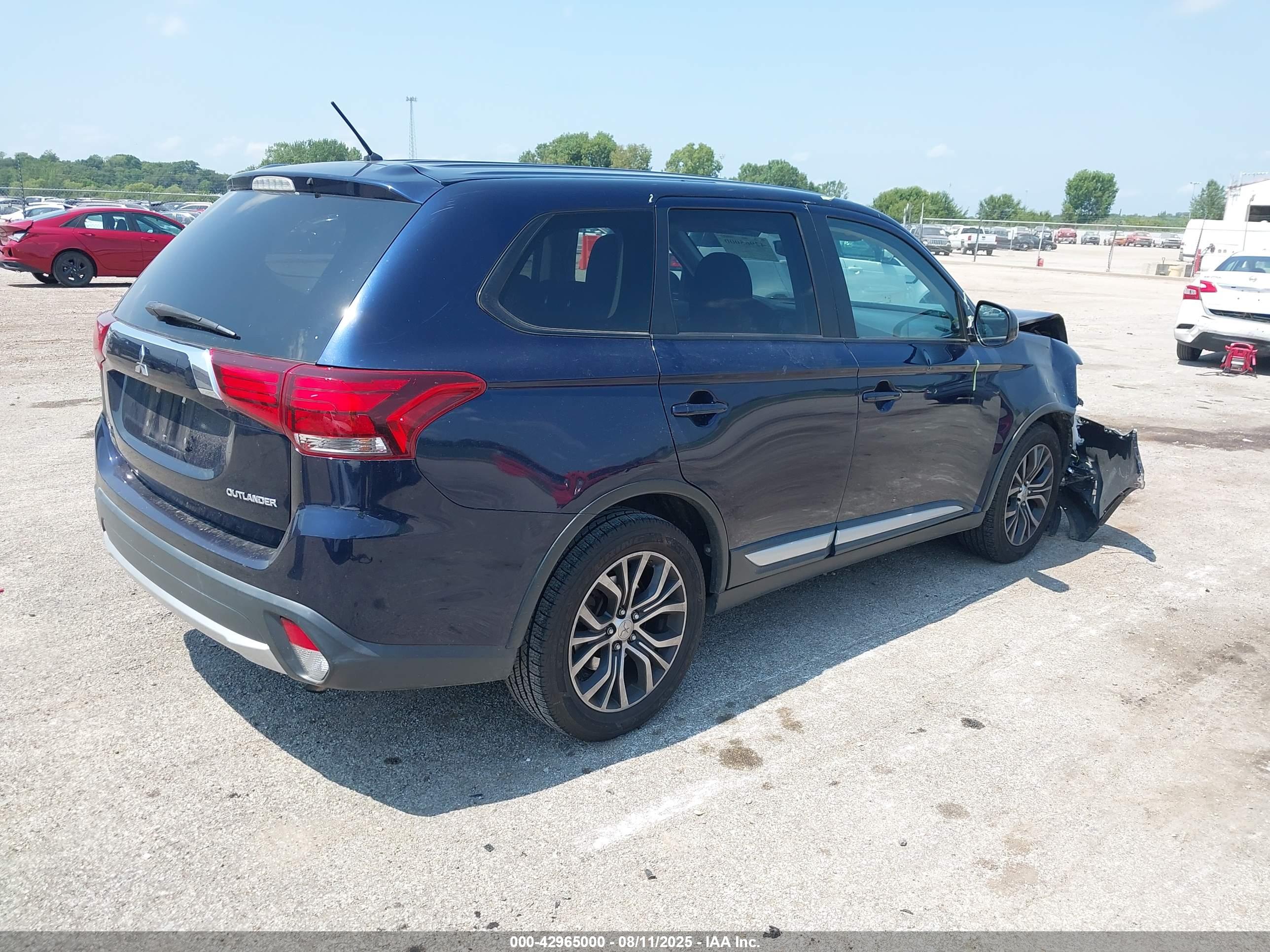 MITSUBISHI OUTLANDER image 4