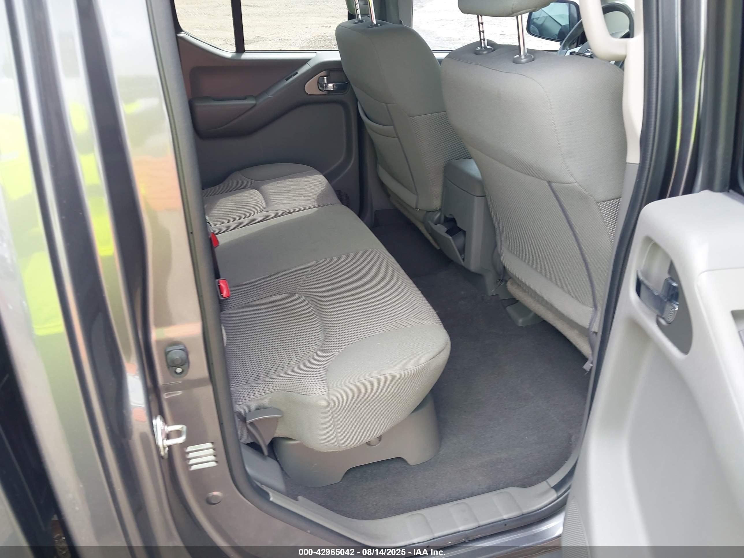 NISSAN FRONTIER image 8