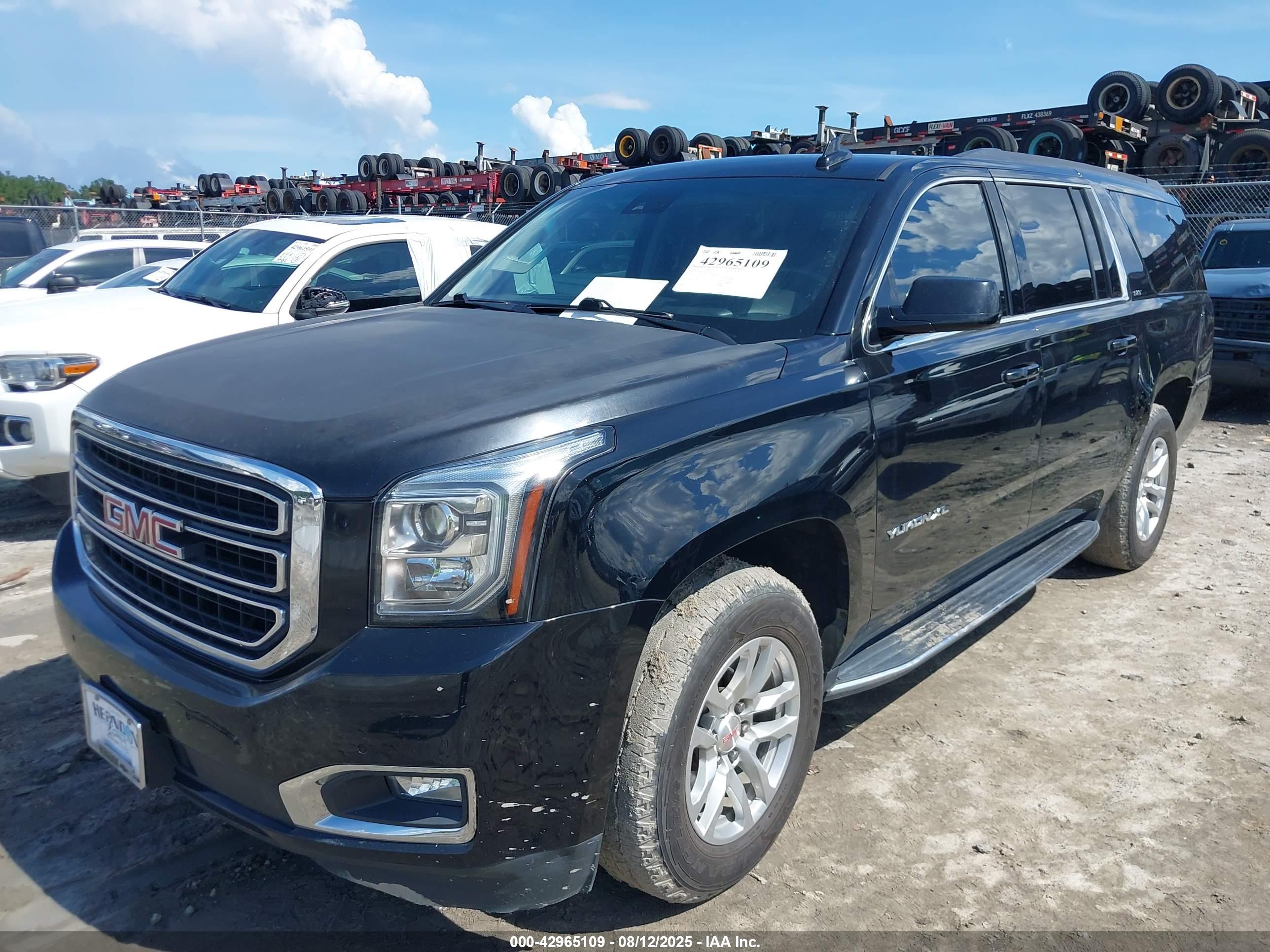GMC YUKON image 2