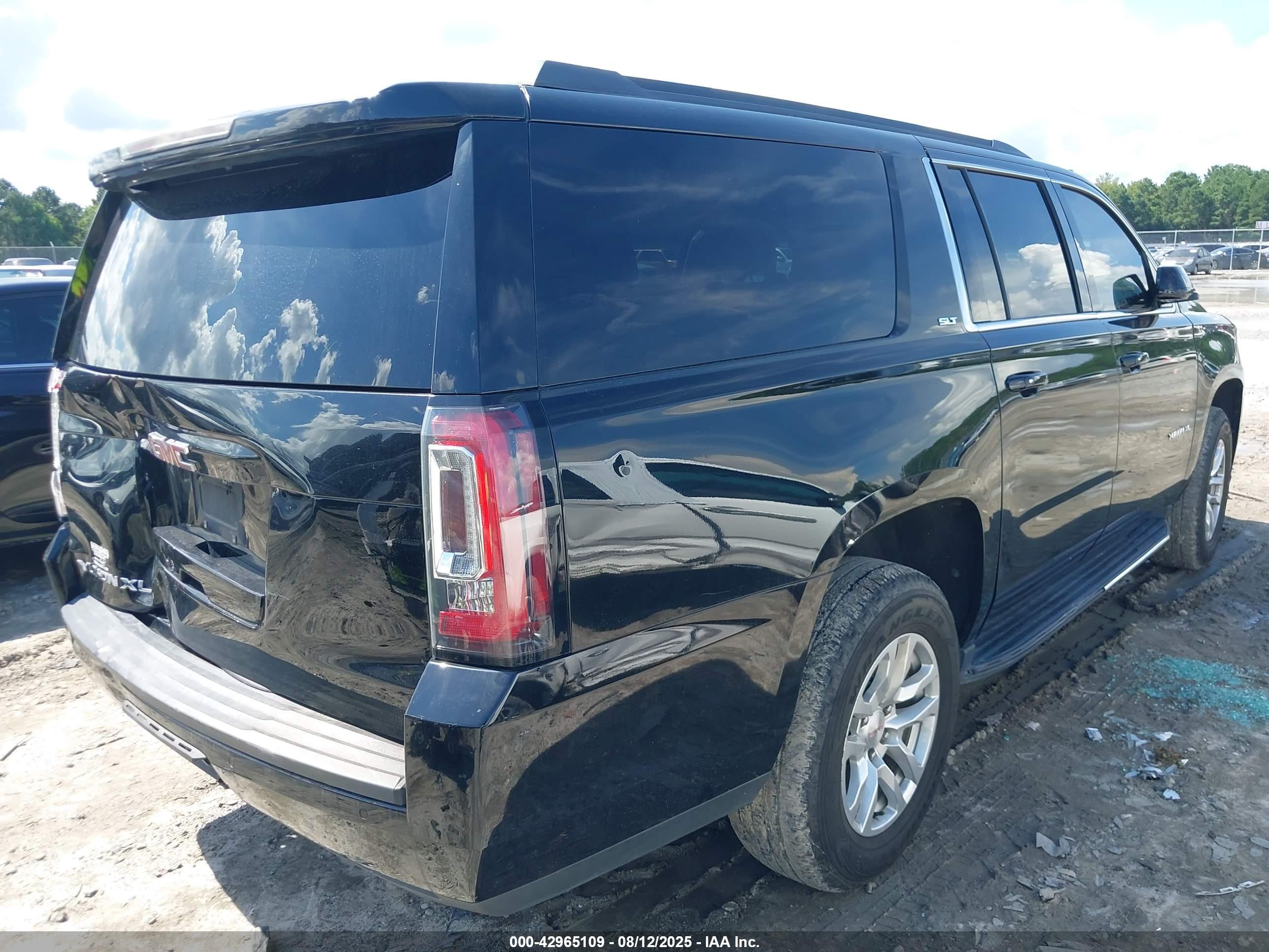 GMC YUKON image 4