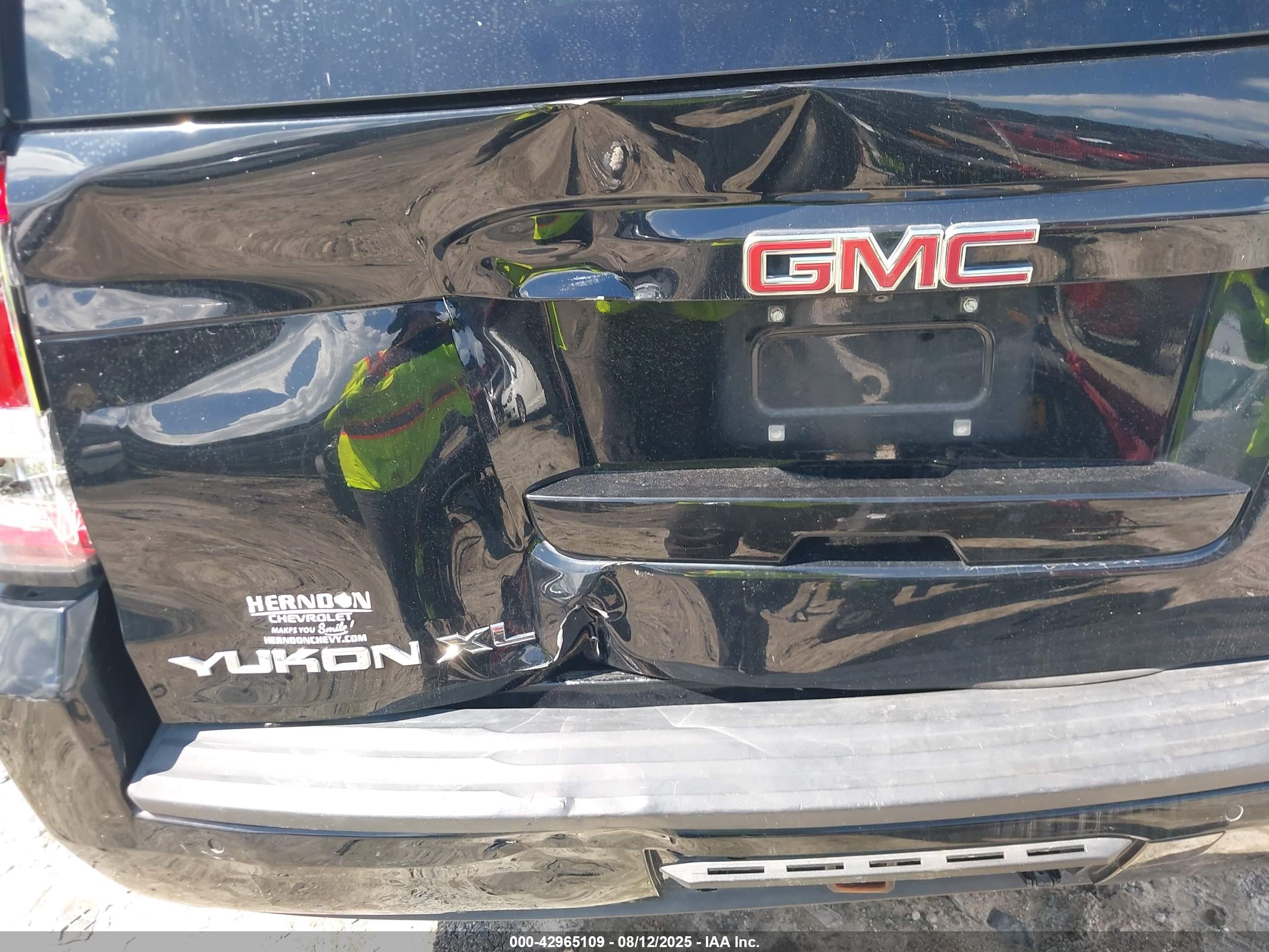 GMC YUKON image 6