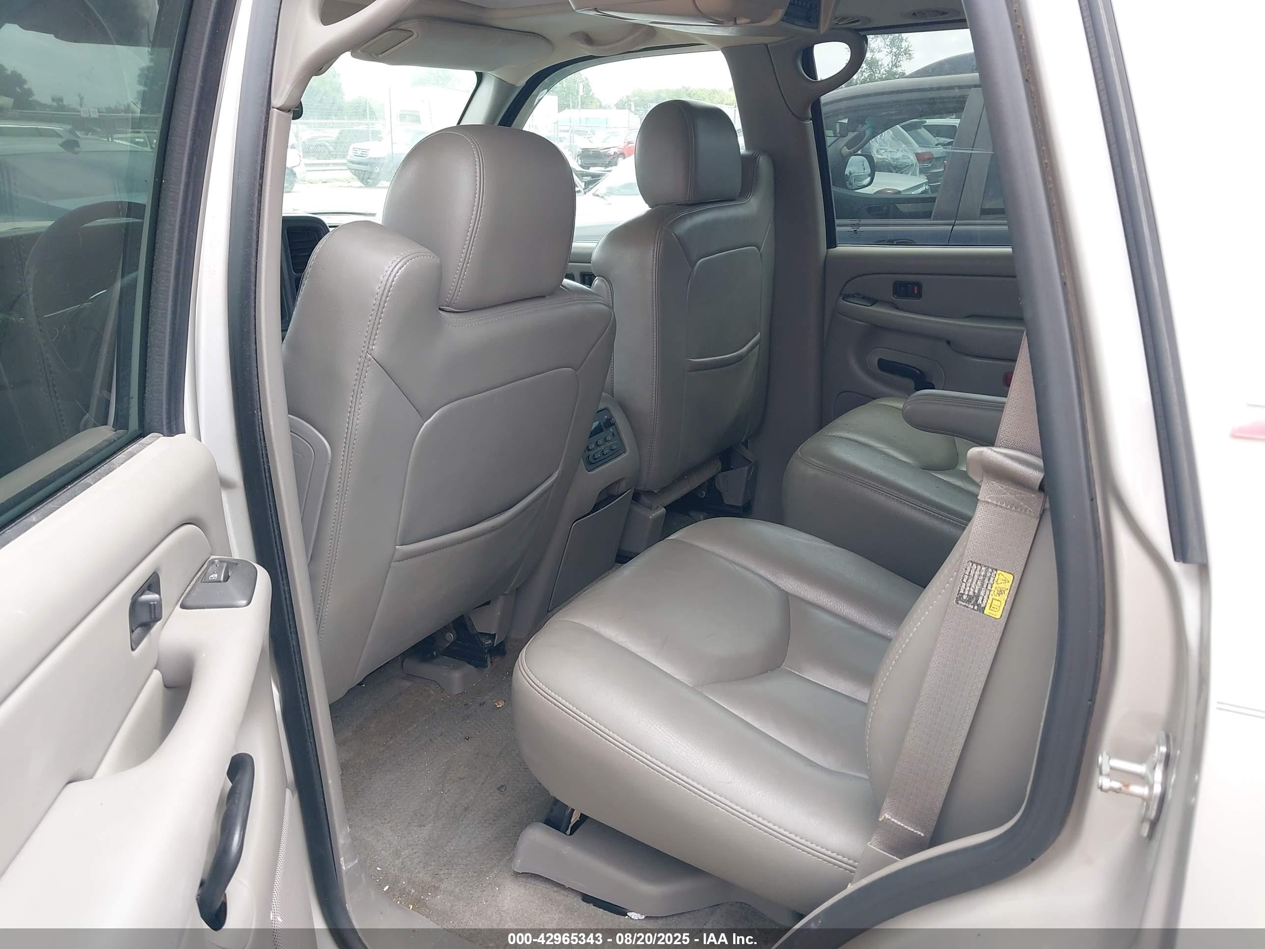 CHEVROLET TAHOE image 8