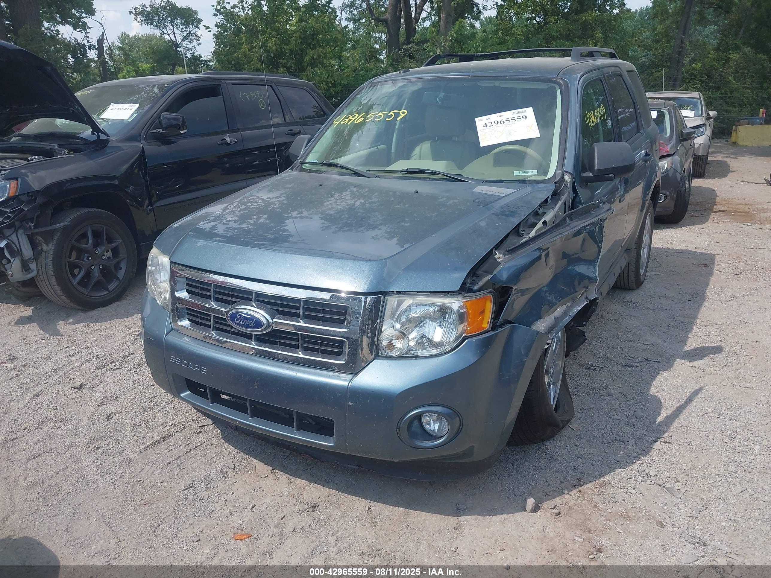 FORD ESCAPE image 2