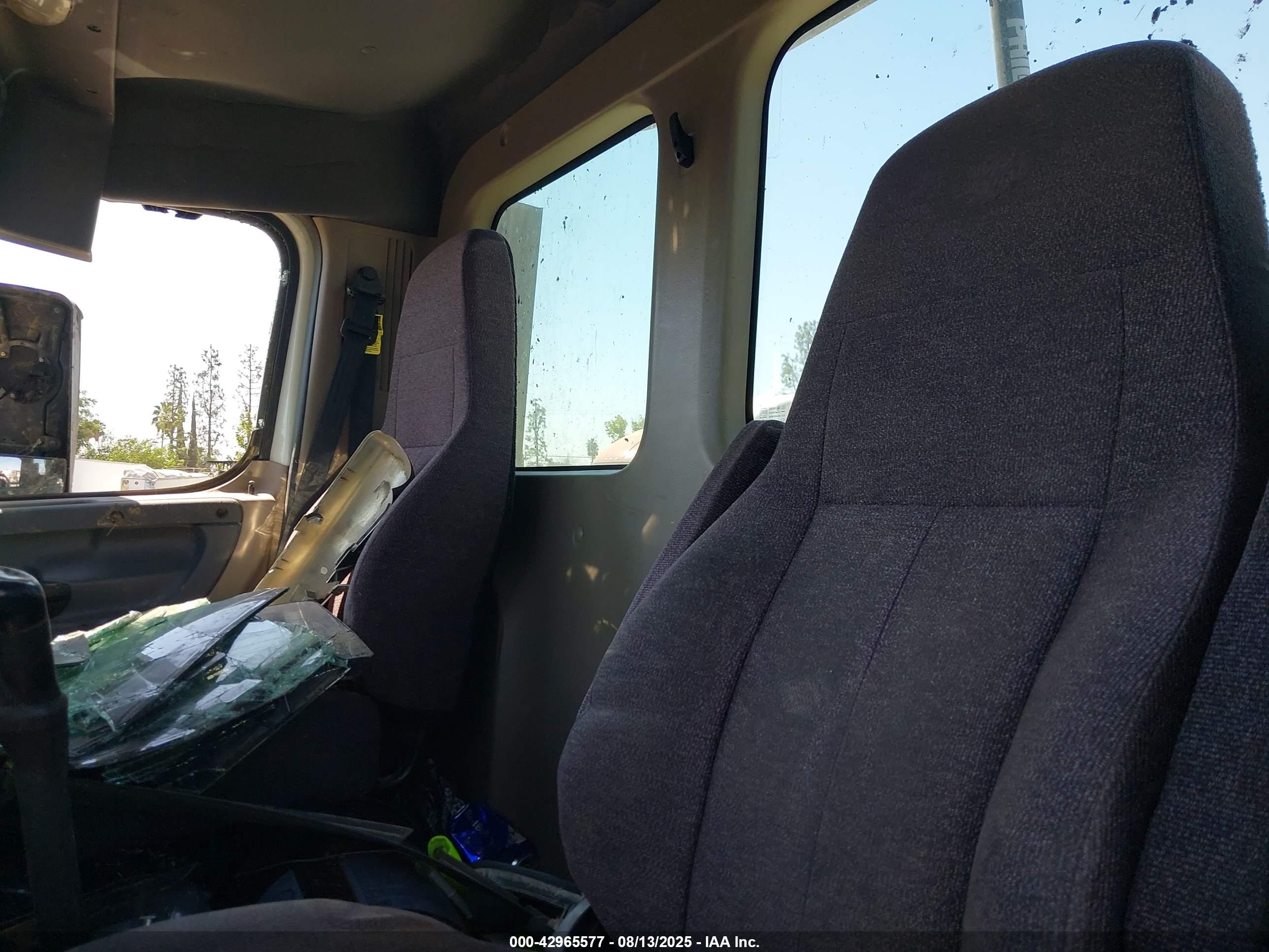 FREIGHTLINER CASCADIA image 7