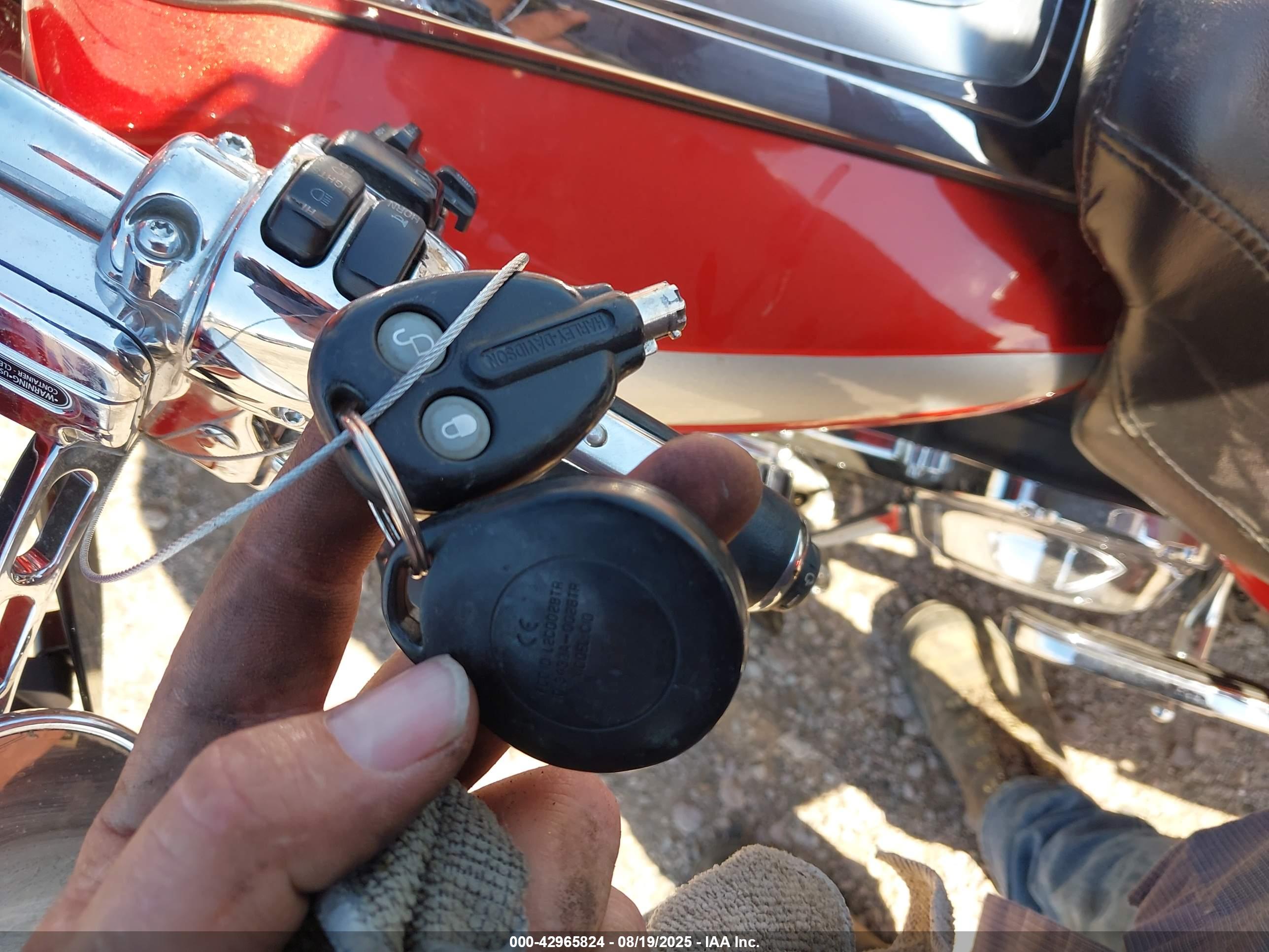 HARLEY-DAVIDSON FLHTCUSE3 image 11