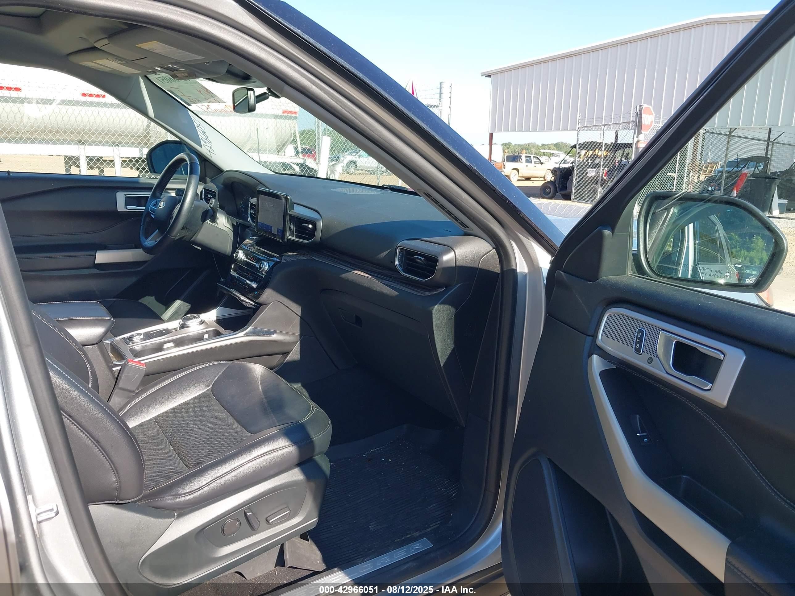 FORD EXPLORER image 5