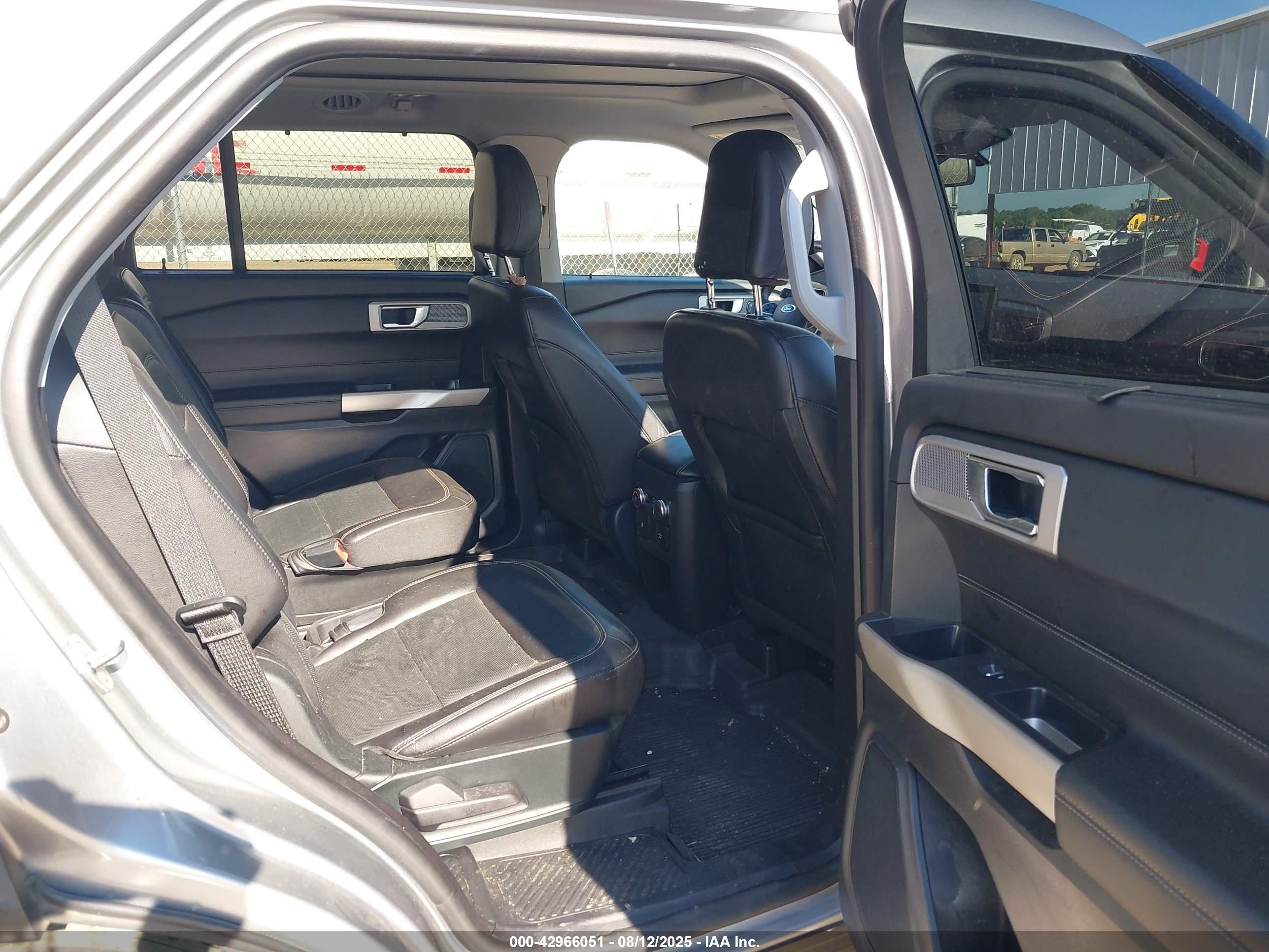 FORD EXPLORER image 8