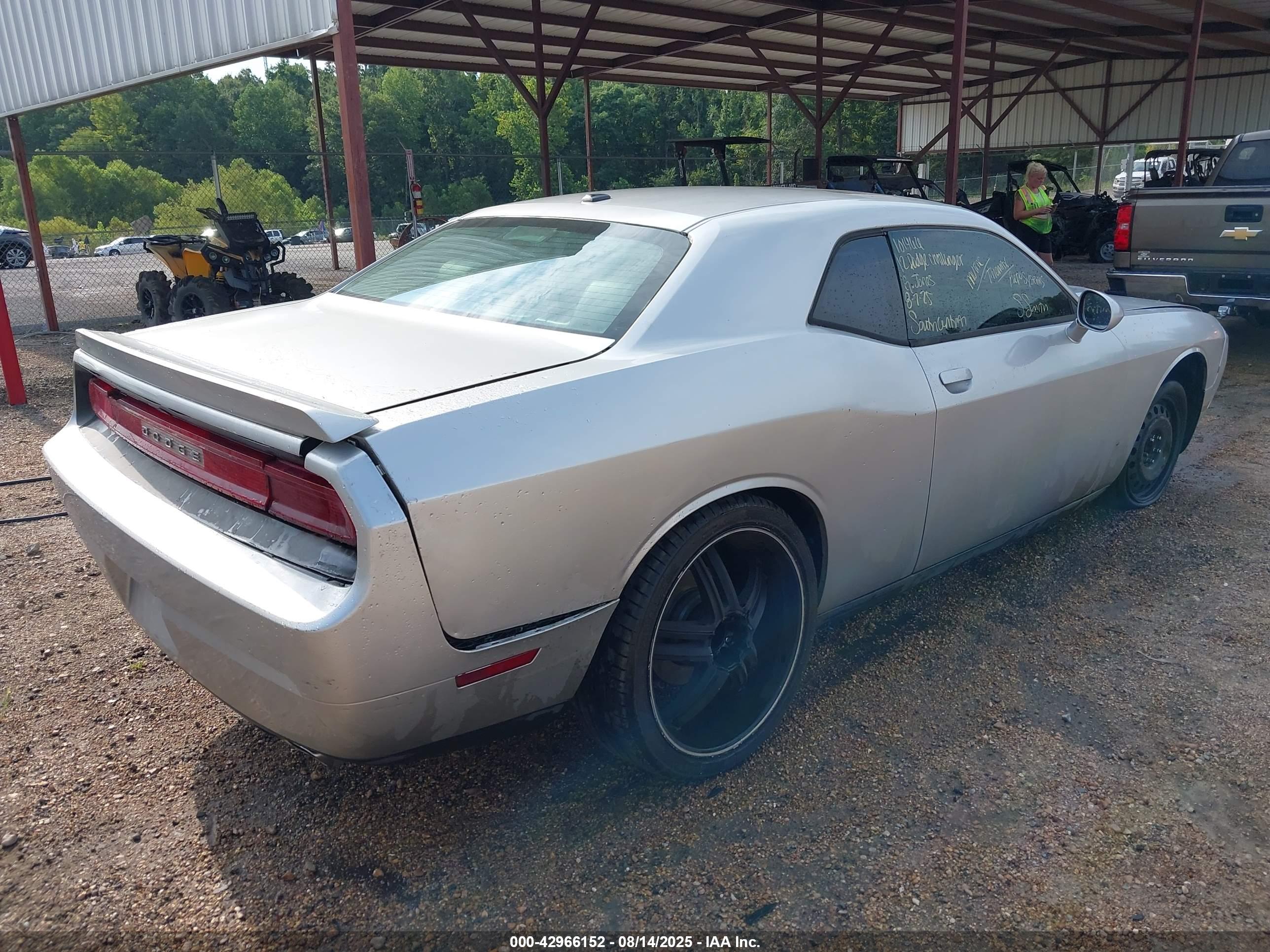 DODGE CHALLENGER image 4